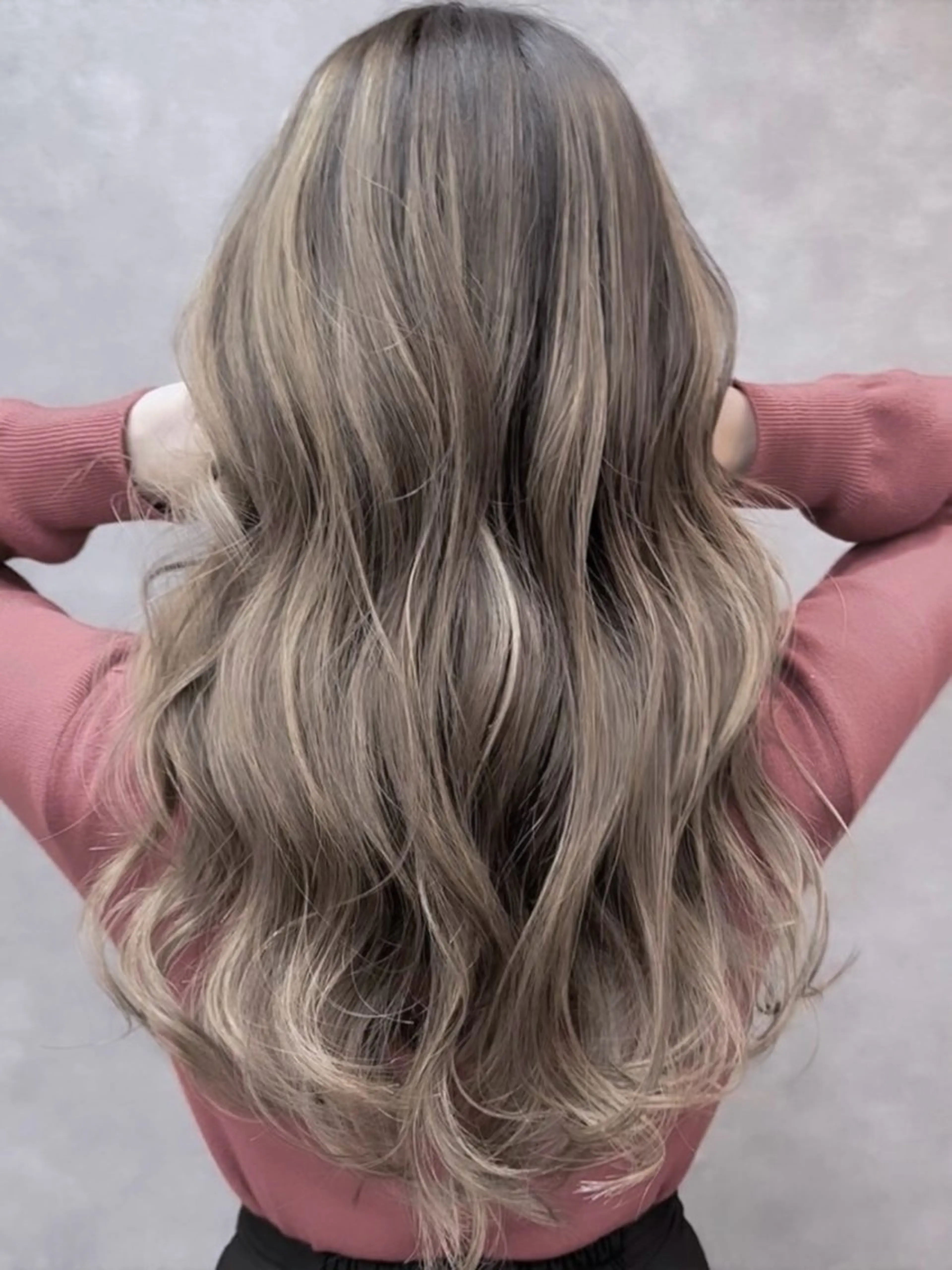 カラー ベージュカラー ハイライトカラー FÜRSTIN所属・西村髪質改善 ブリーチ縮毛矯正のヘアスタイル