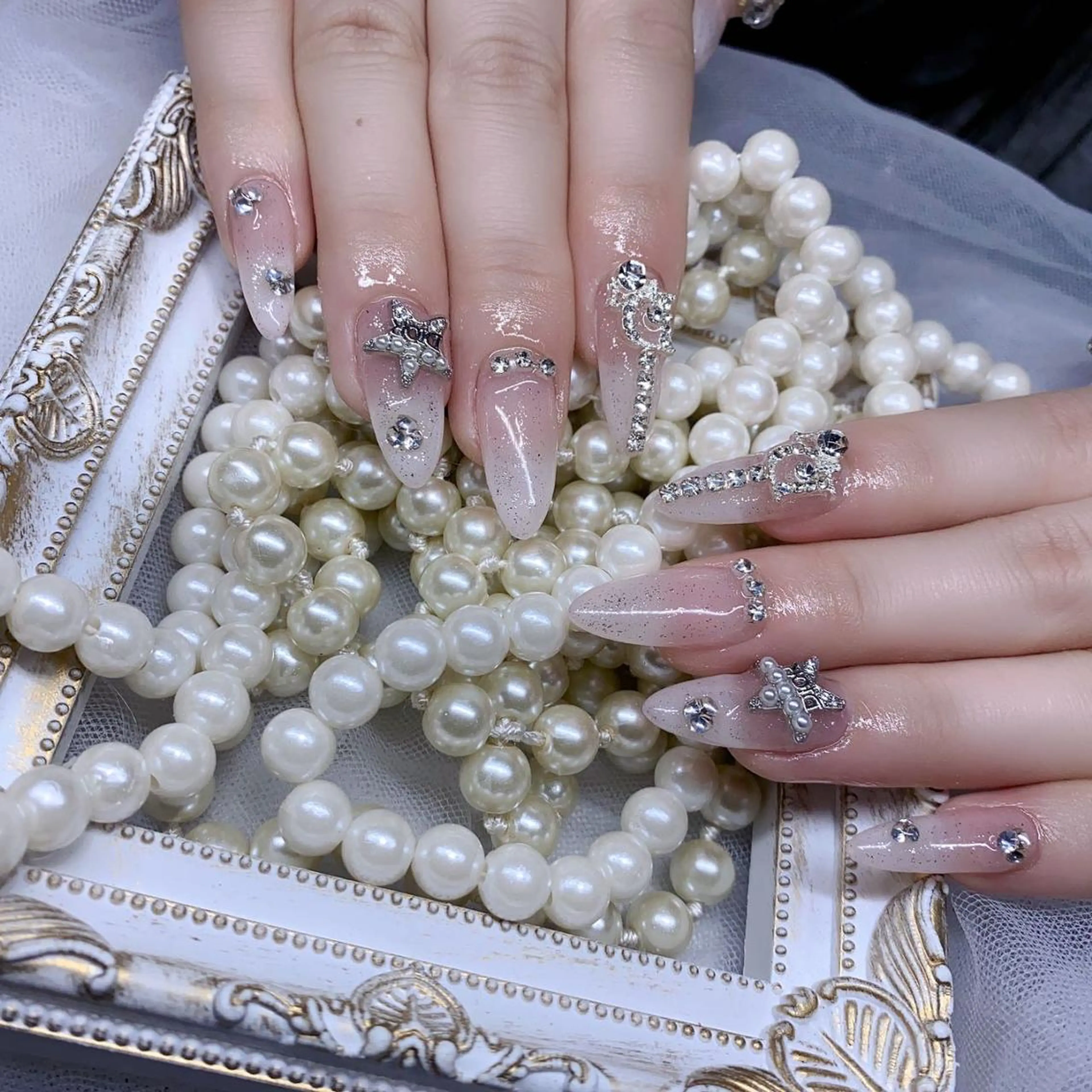 ネイル Queens 榊 まおのネイルデザイン