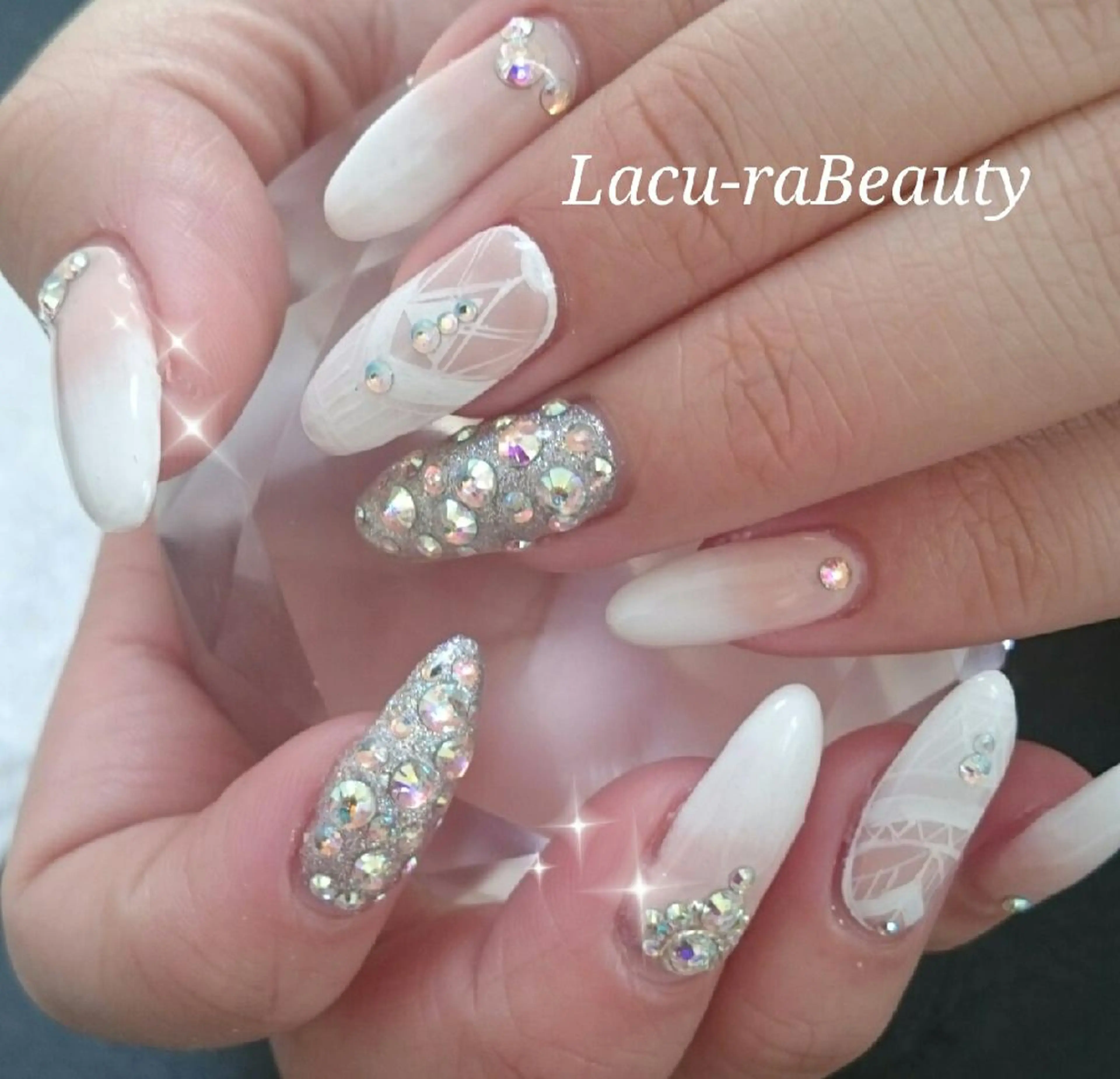 ネイル アートネイル フットネイル 小顔と腸の専門店 ラクーラビューティのエステ・リラクイメージ