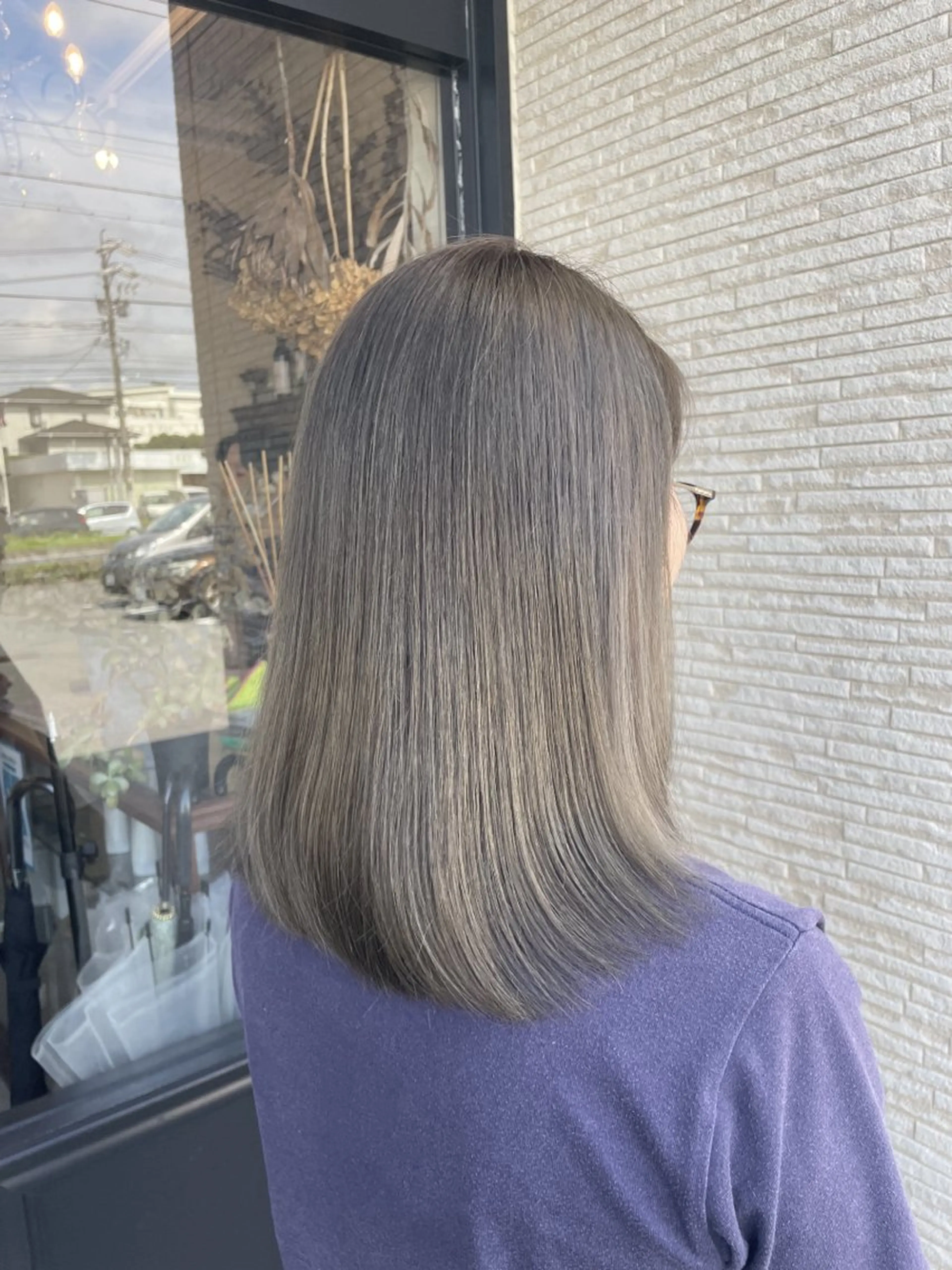 ミディアム アッシュ 小久保 里紗のヘアスタイル