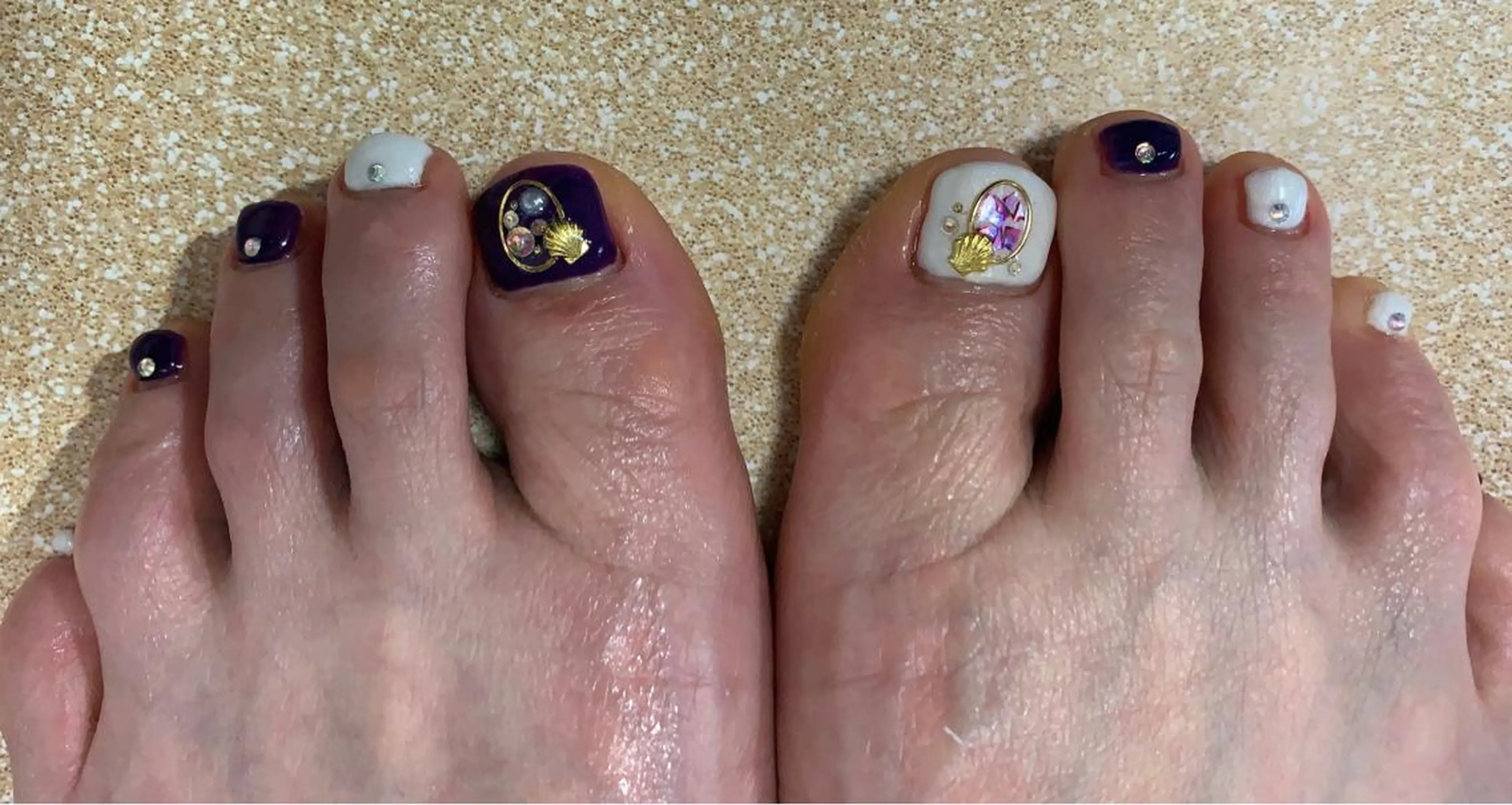 ネイル フットネイル ワンカラーネイル ストーンネイル nico.nico.mark NAIL所属・小林 梓のエステ・リラクイメージ