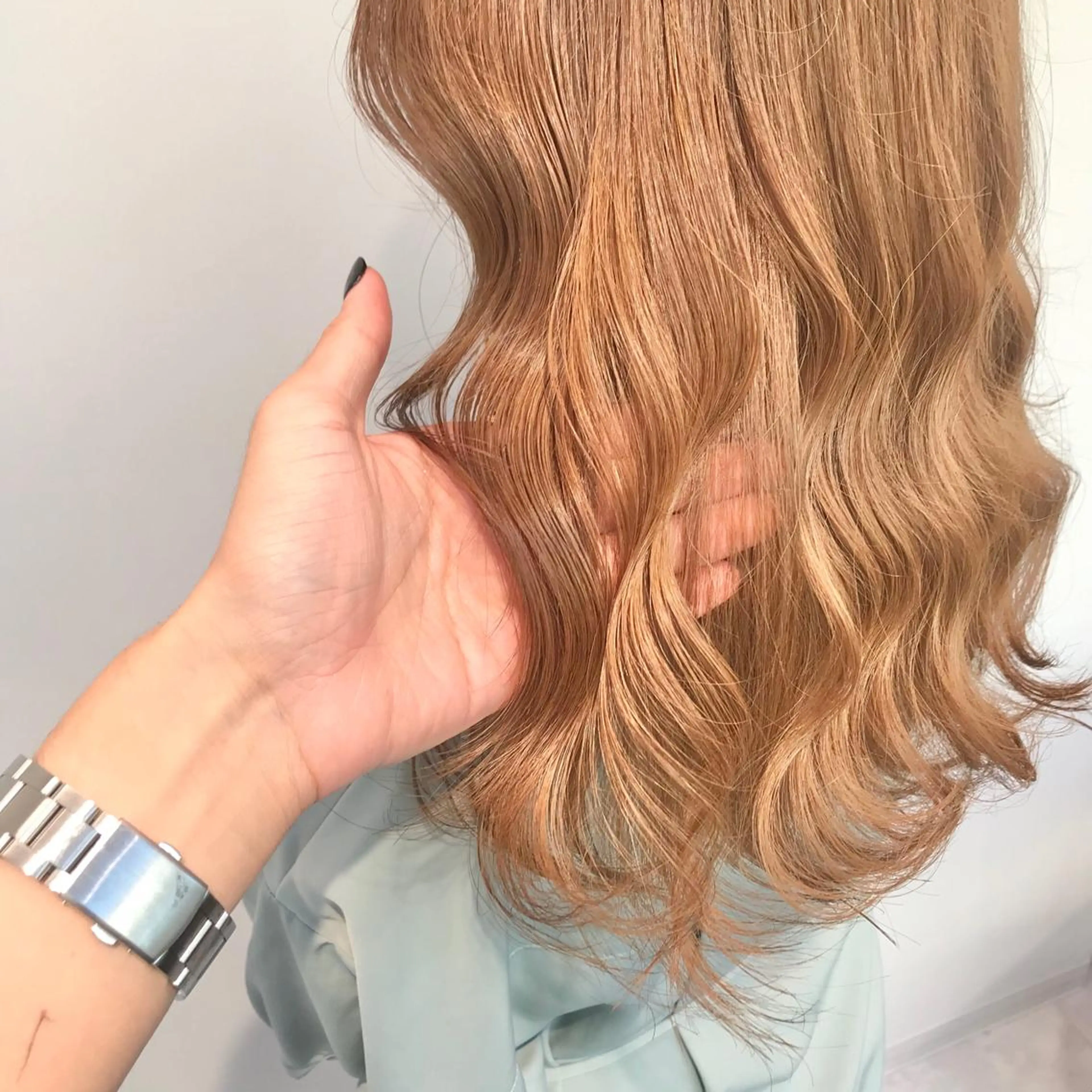 ロング カラー ベージュカラー ミルクティーベージュ 🩵ハイトーン 美咲🩵のヘアスタイル