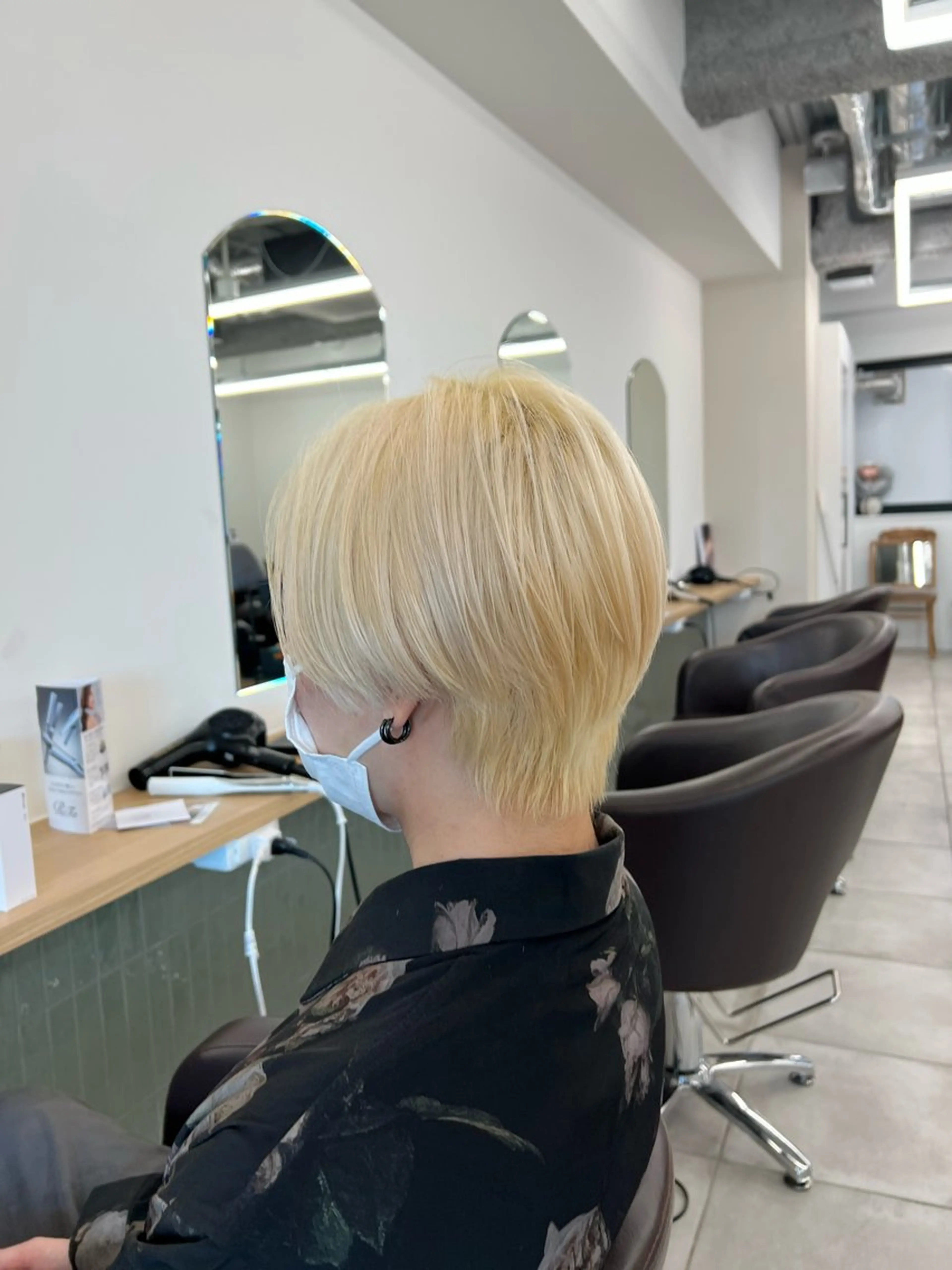 ショート カラー ブリーチ ブロンド カット ヘアカラー トリートメント レイヤー/透明感 カラー🌿KANTAのヘアスタイル