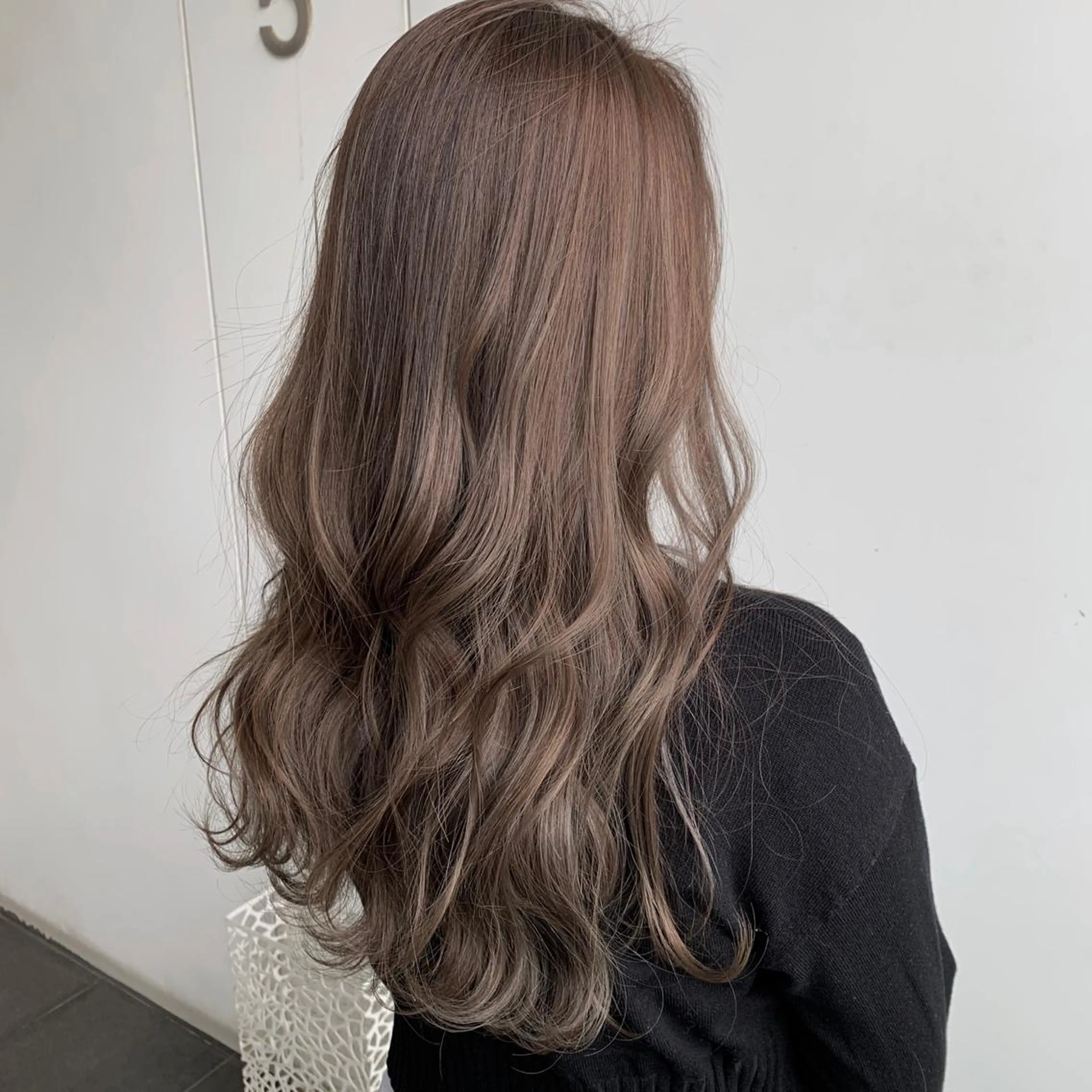 ロング カラー ベージュカラー 透明感カラー ハイライトカラー ハイライト Remore所属・中塚 義人のヘアスタイル