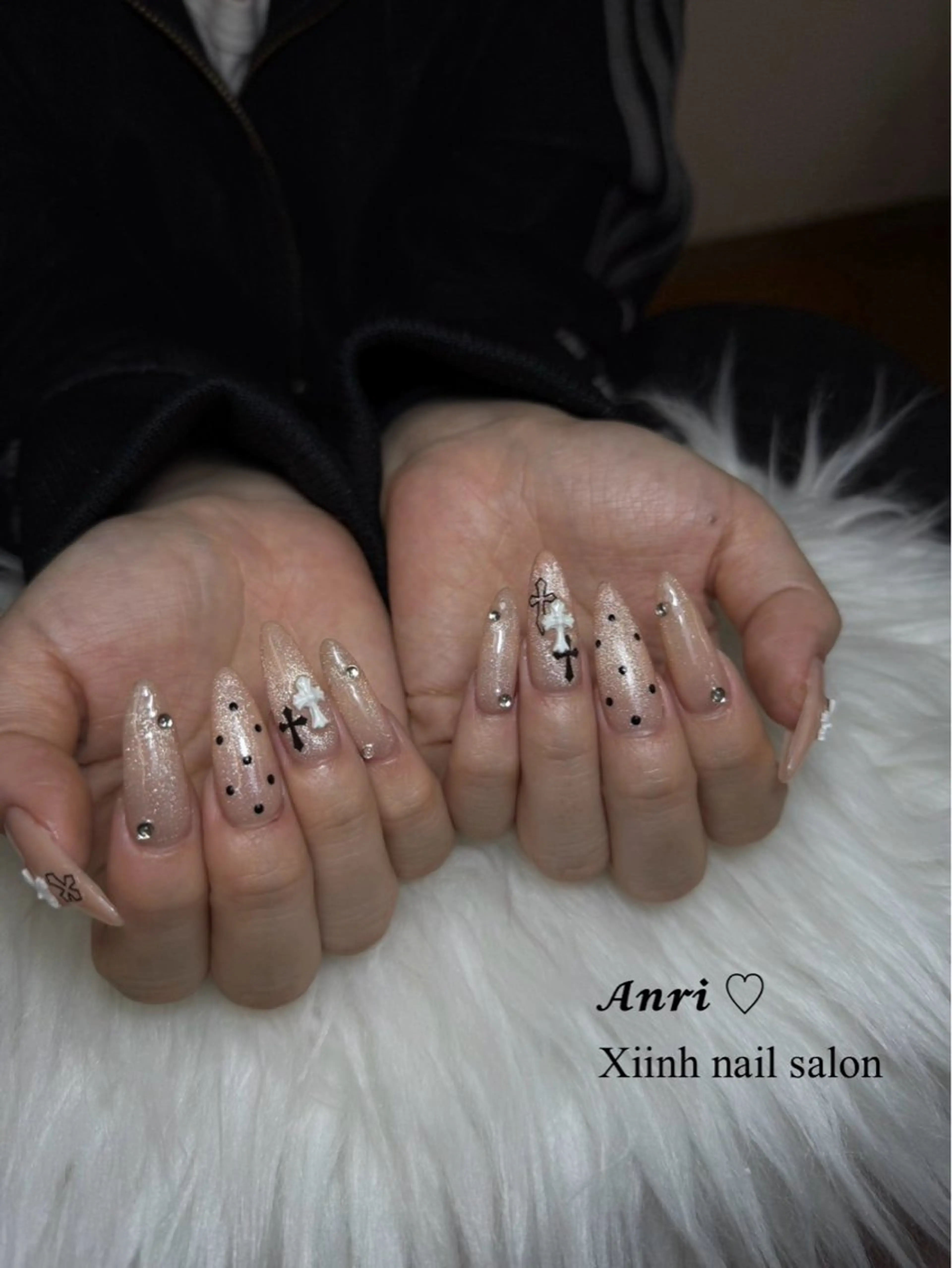 ネイル チークネイル 長さ出し フットネイル ジェルネイル 卒業式 𝓐𝓷𝓻𝓲 XiinhNailのネイルデザイン