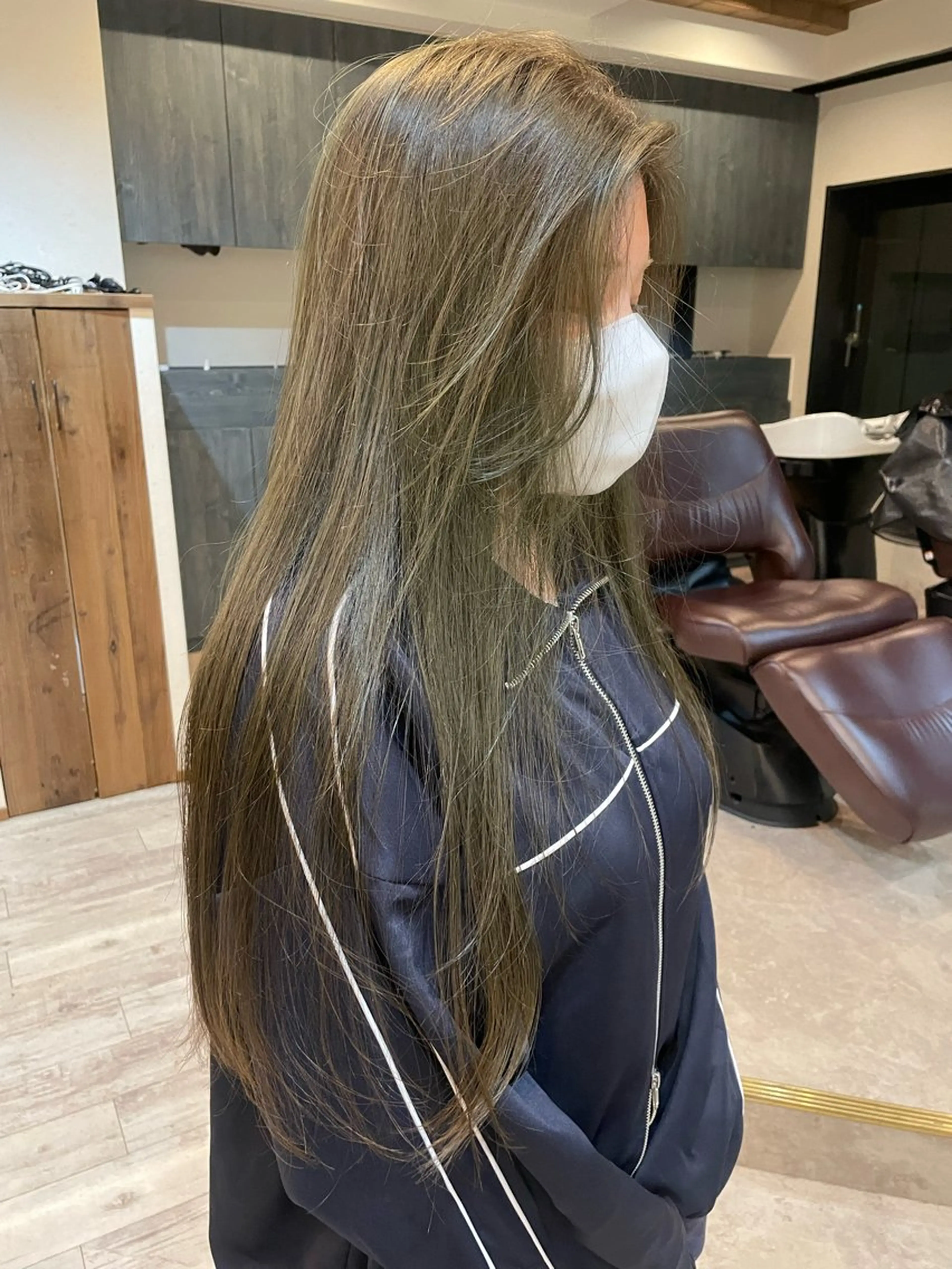 ロング カラー オリーブカラー カット ヘアカラー トリートメント 渋谷 留菜のヘアスタイル