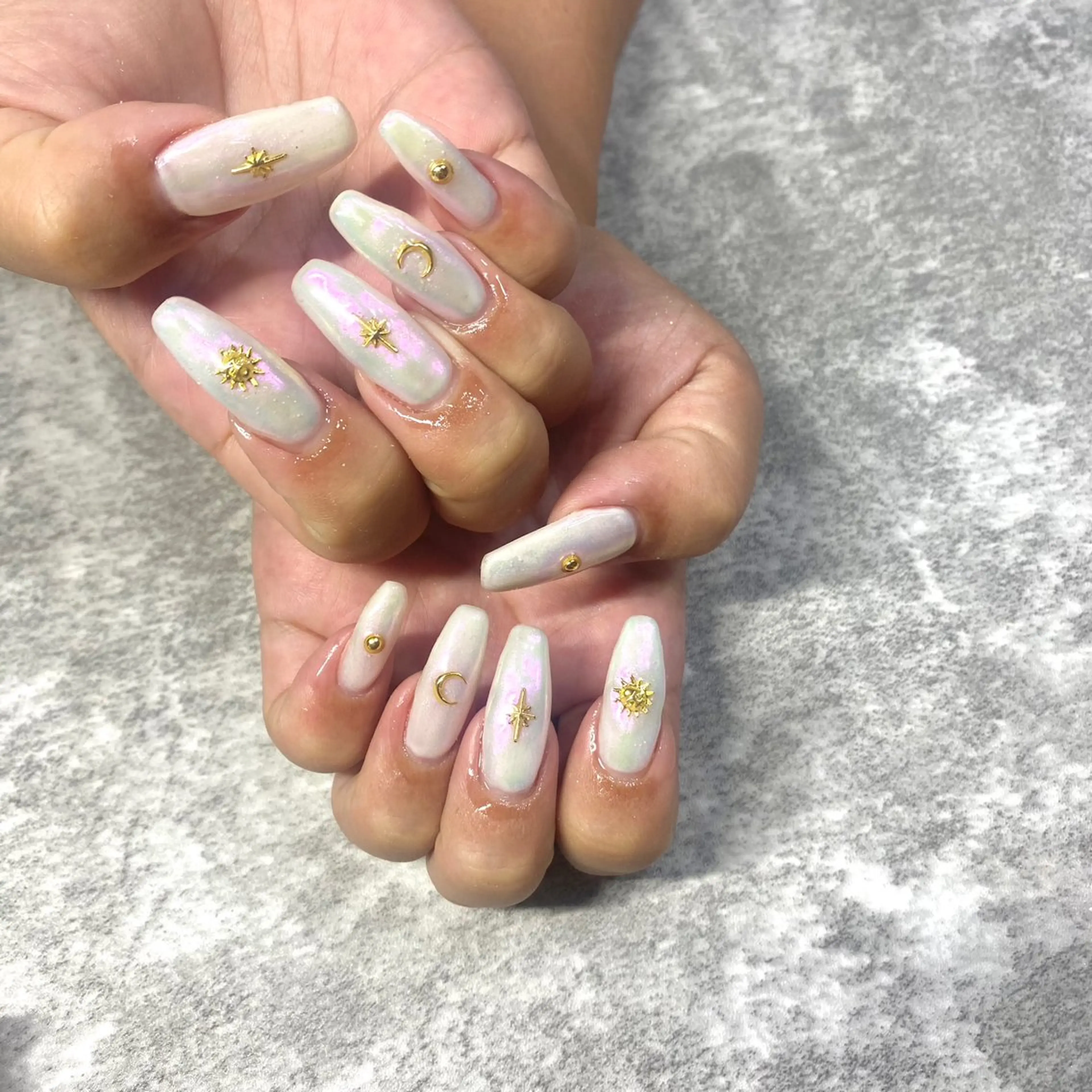 ネイル オーロラネイル ホワイト ハンドネイル ★Rinail... .のネイルデザイン