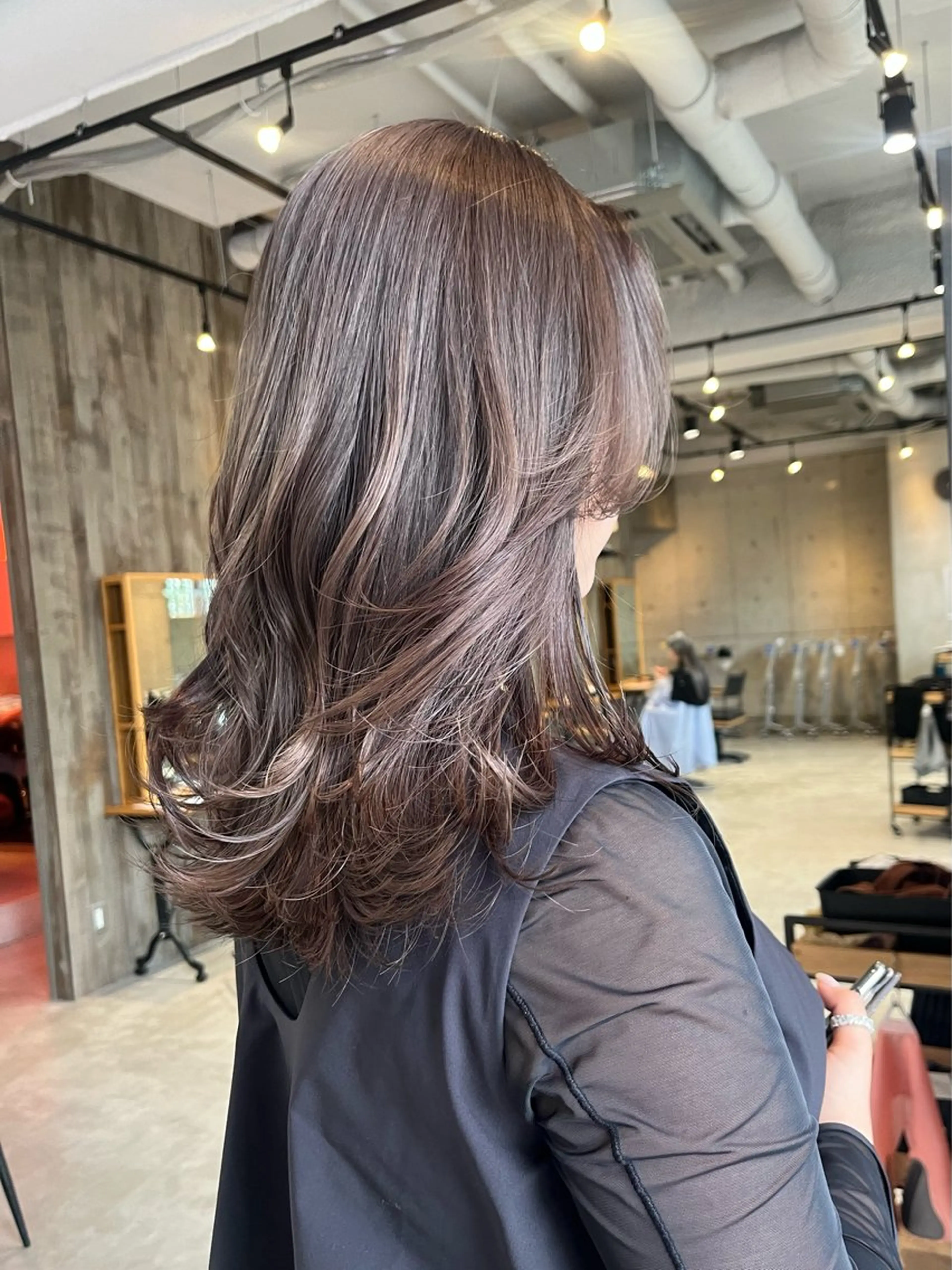 ロング カラー グレージュ ラベンダーカラー ラベンダーグレージュ ラベンダーグレー カット ヘアカラー lolonois池田 /レイヤー/郷田遥のヘアスタイル