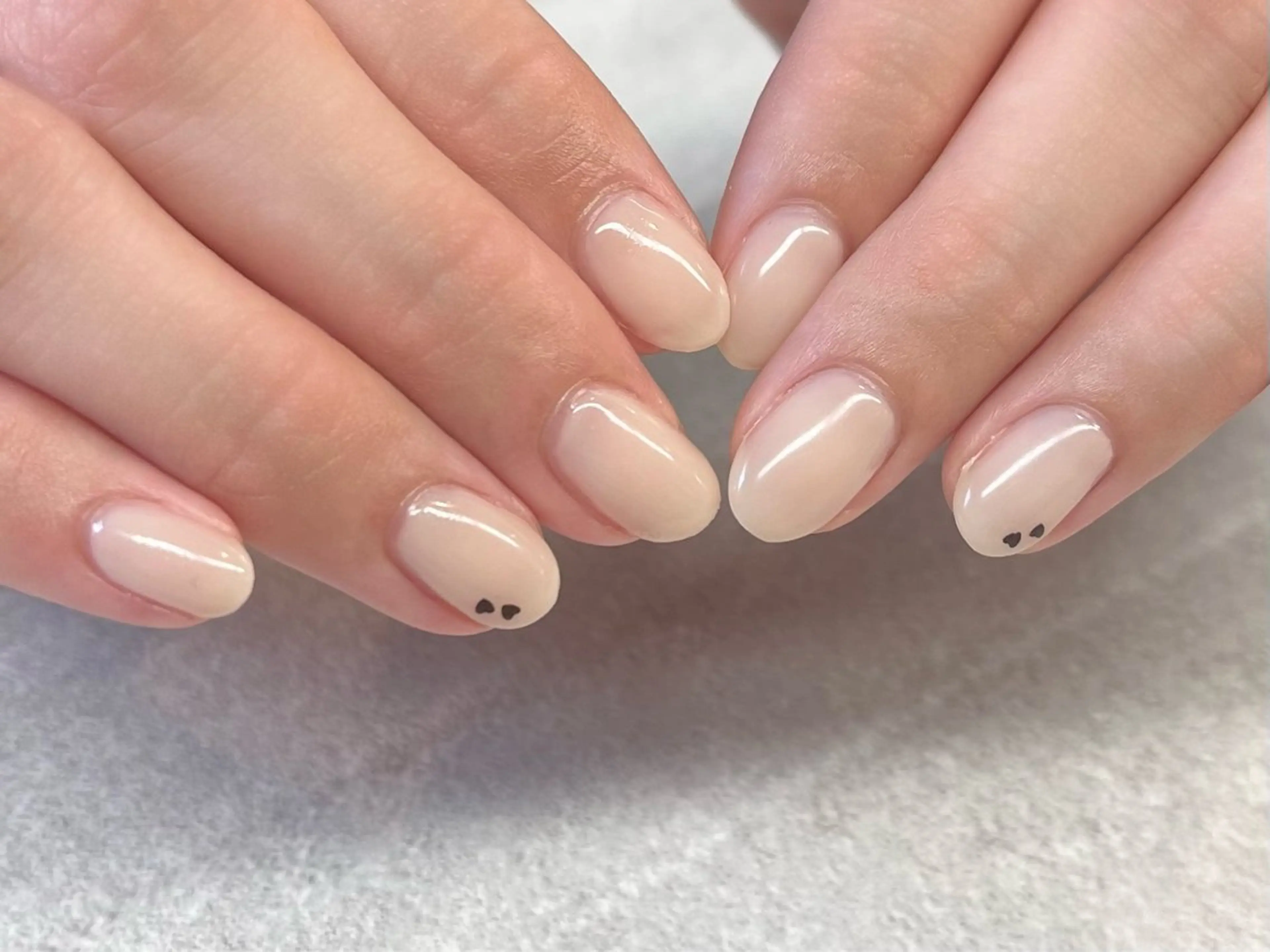 ネイル ハート ワンカラーネイル ホワイト ハンドネイル LORAN  Lim EYE&NAIL【ローランリム】所属・LORAN Lim 紫月のネイルデザイン