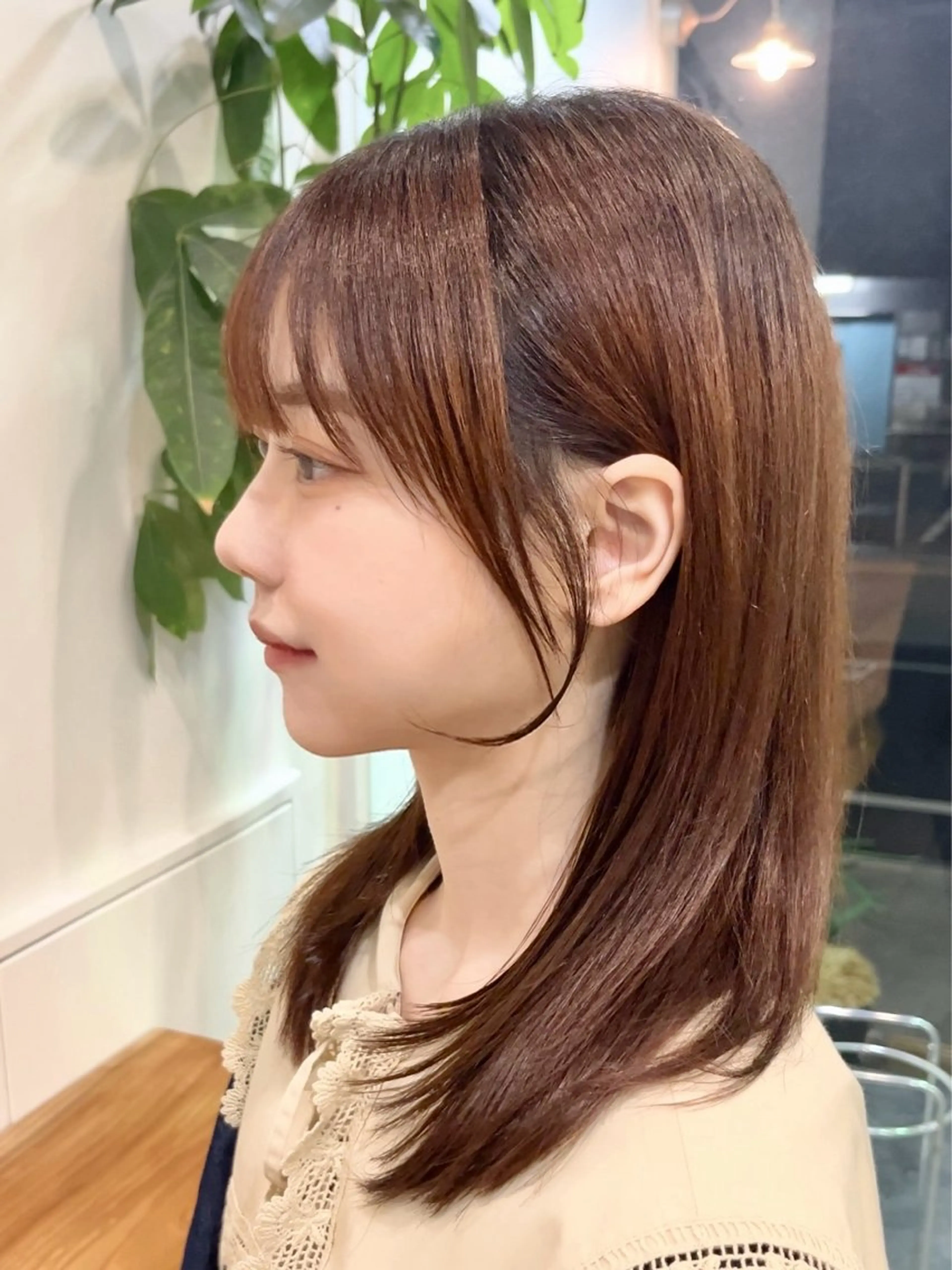 ミディアム カラー グレージュ くびれヘア 顔まわりレイヤー 韓国風ヘア レイヤーカット カット ヘアカラー i.Ehime所属・VIEW EHIME 齋藤  あつきのヘアスタイル