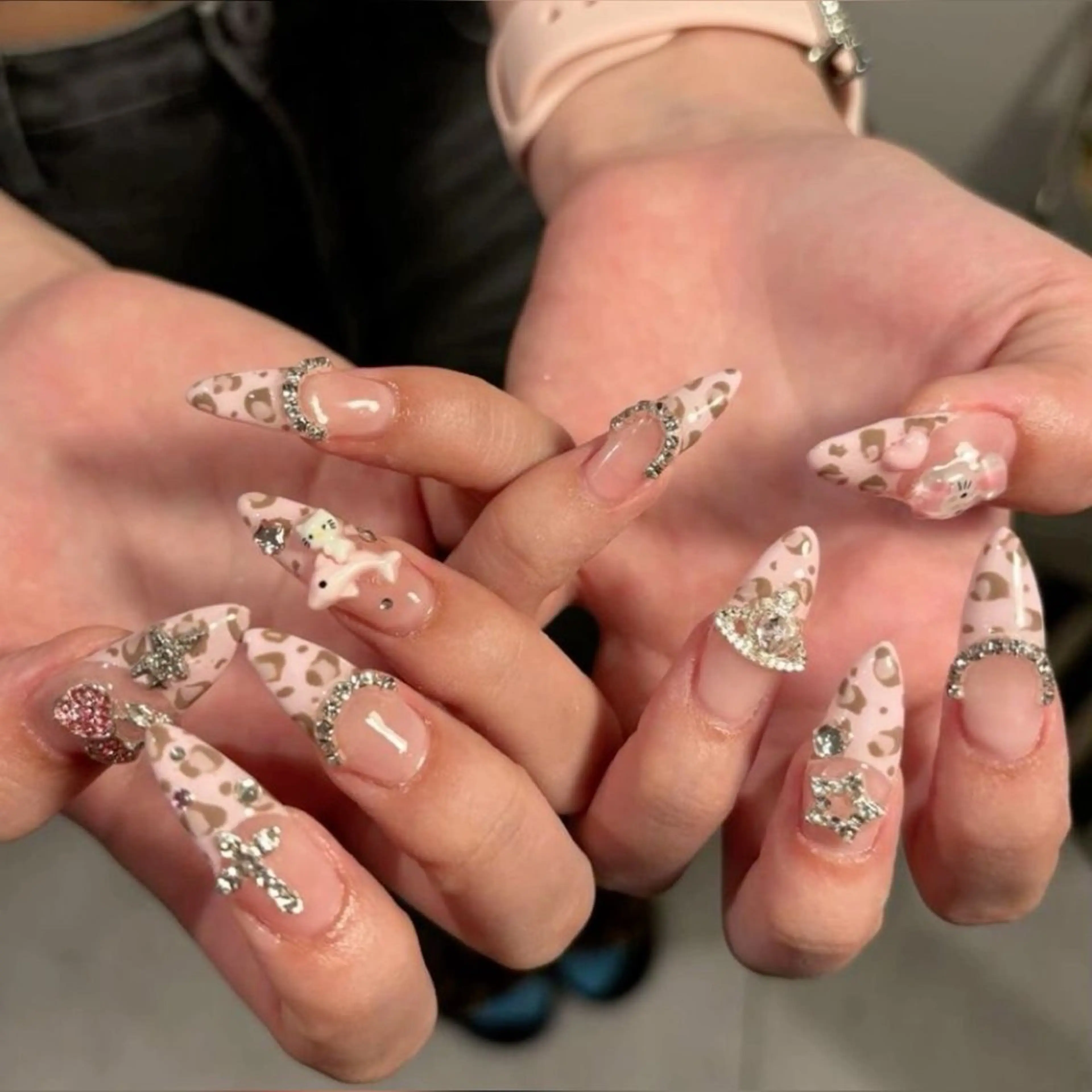 ネイル グラデーション ラメ(グリッター) マグネットネイル ミラーネイル ニュアンスネイル ハンドネイル Lumi de nails所属・Lumi de nailsのネイルデザイン