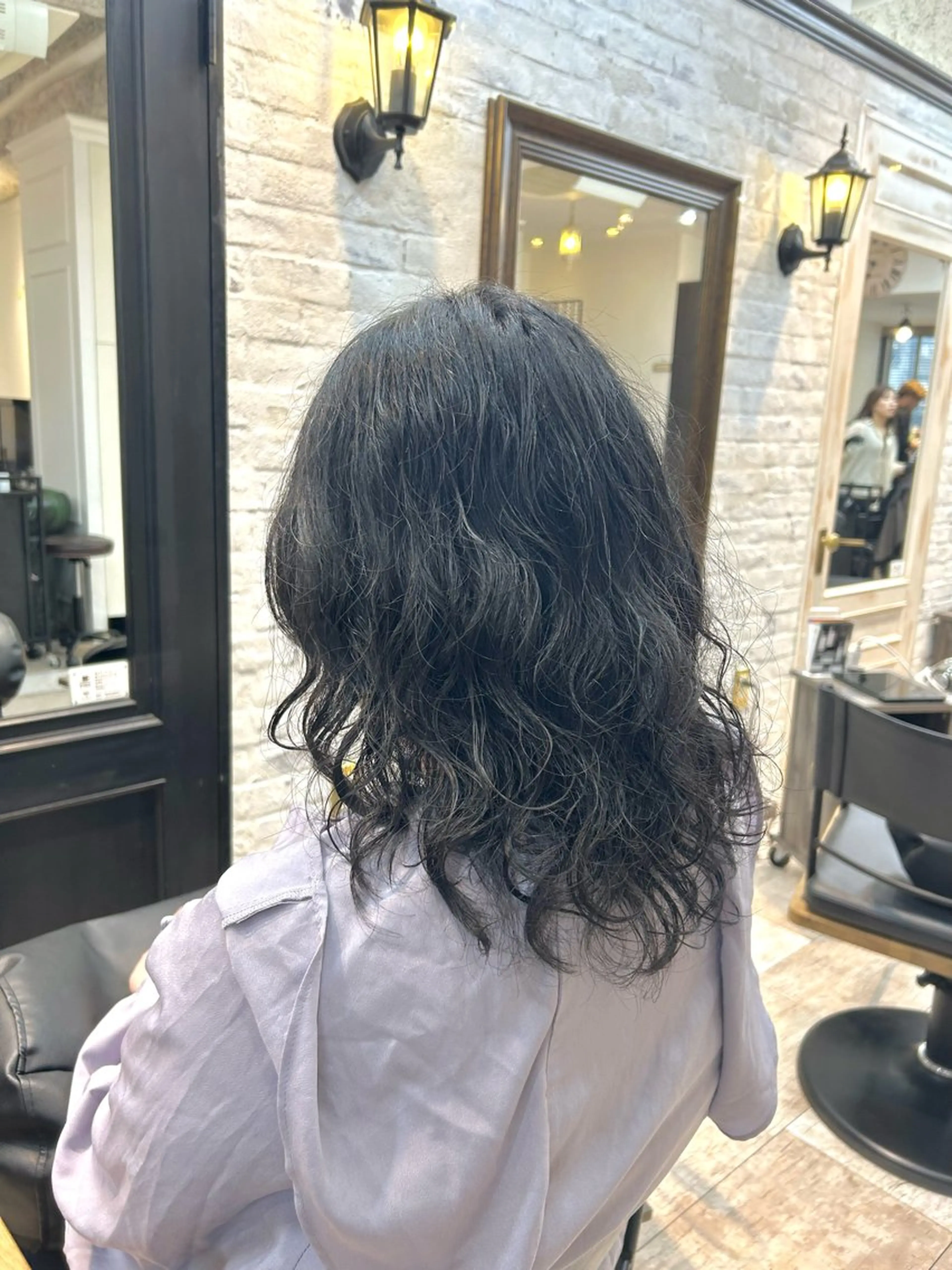 セミロング パーマ 林 美佑のヘアスタイル
