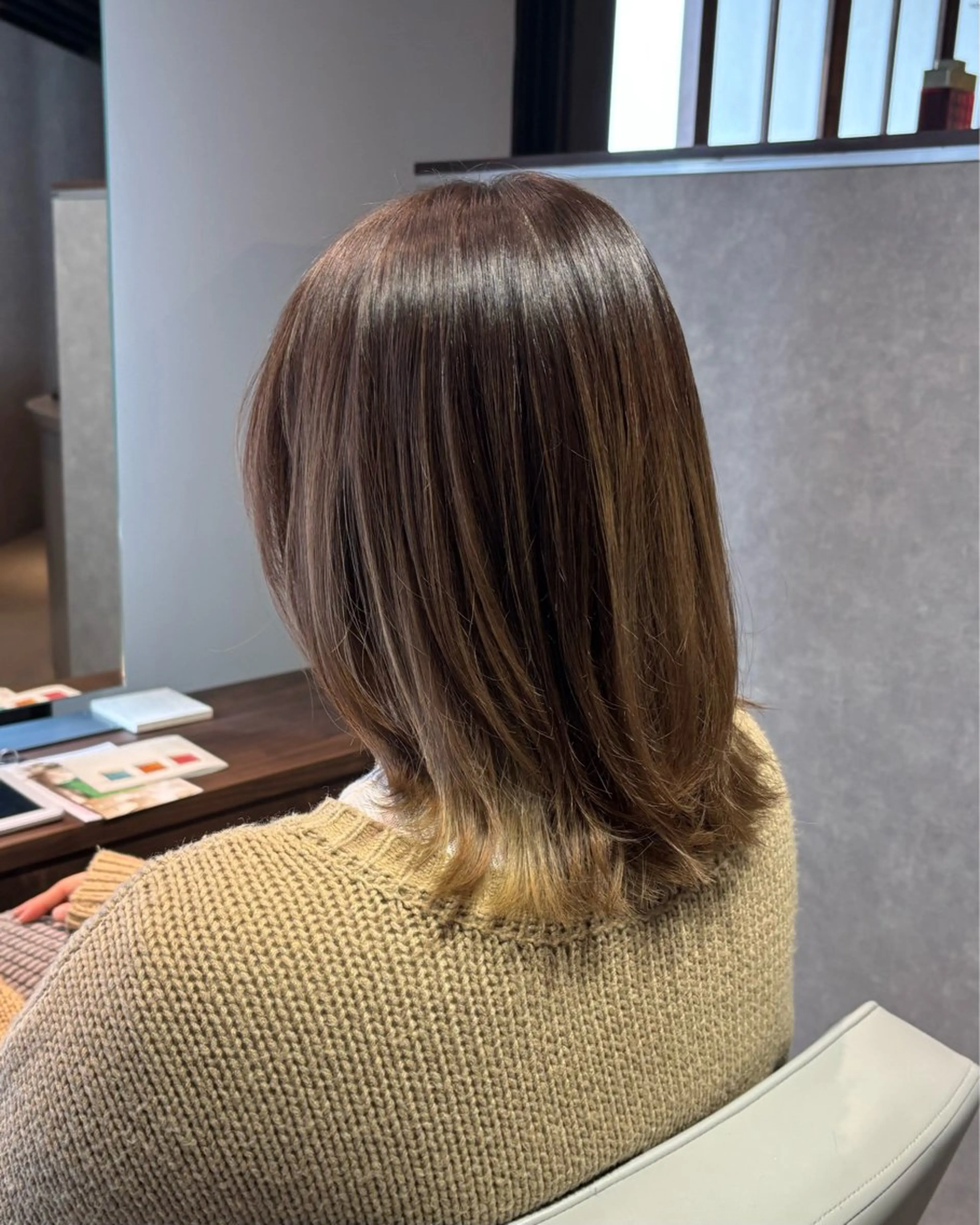 ミディアム カラー ヘアカラー 柔らかい透明感カラー 髪質改善/神戸のヘアスタイル