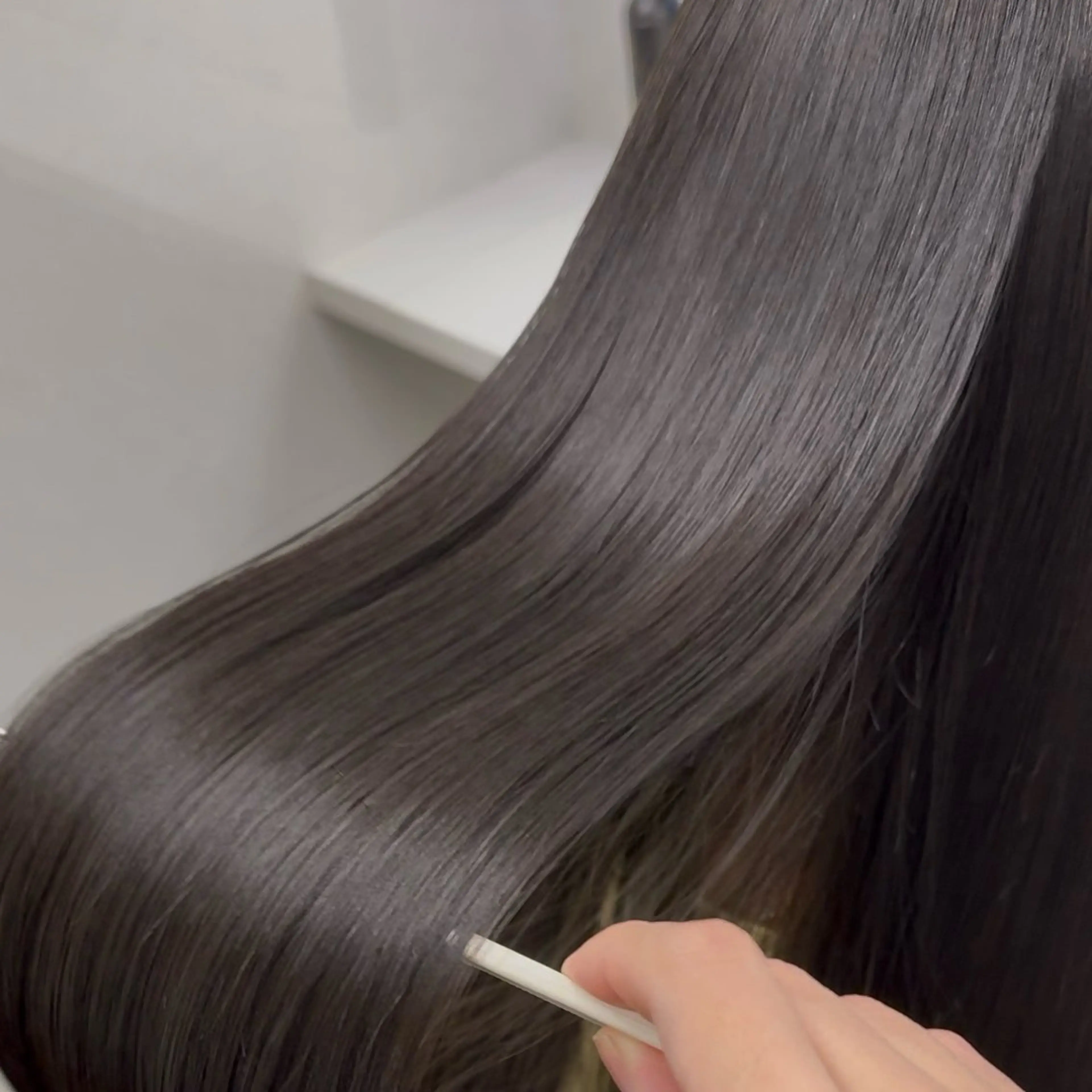 セミロング カラー 黒髪 ブリーチ ブルーカラー ブルーブラック ダークグレー トリートメント ハイトーン/ 髪質改善/上質艶髪のヘアスタイル