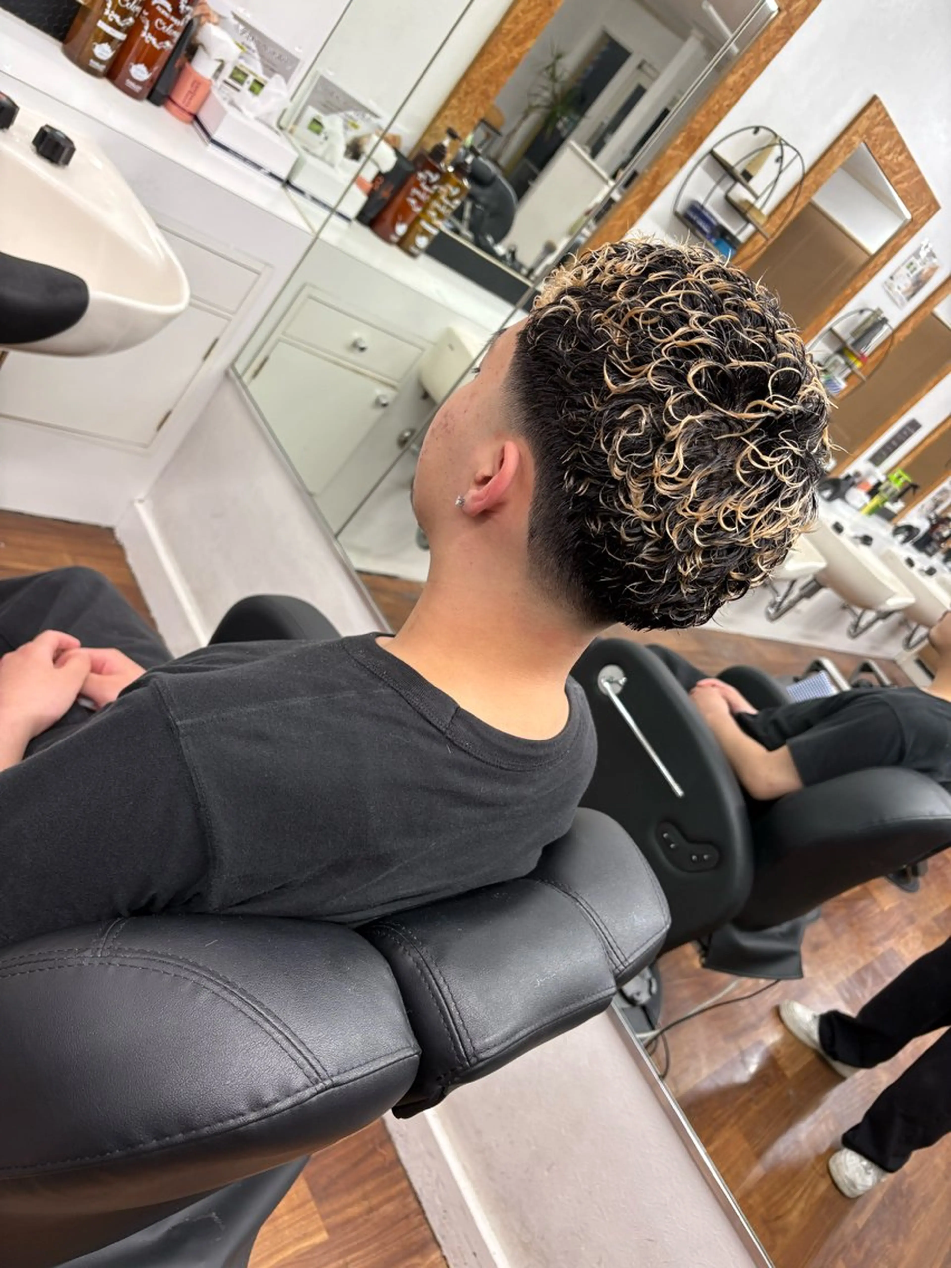 メンズ フェードカット メンズパーマ パーマ 理容室レオン所属・町田 尚樹のヘアスタイル