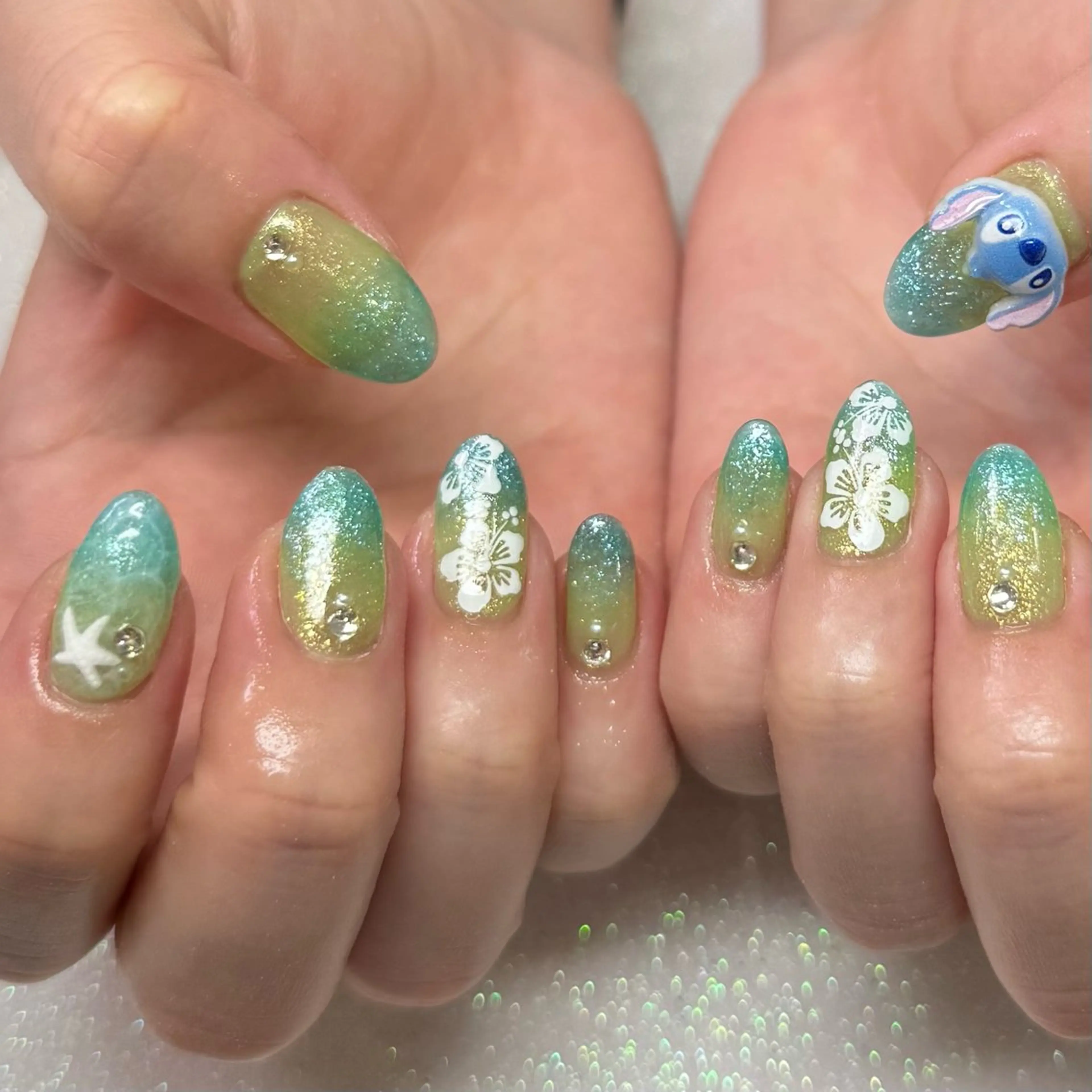 ネイル ハンドネイル VIERU 🌈🎀💖のネイルデザイン