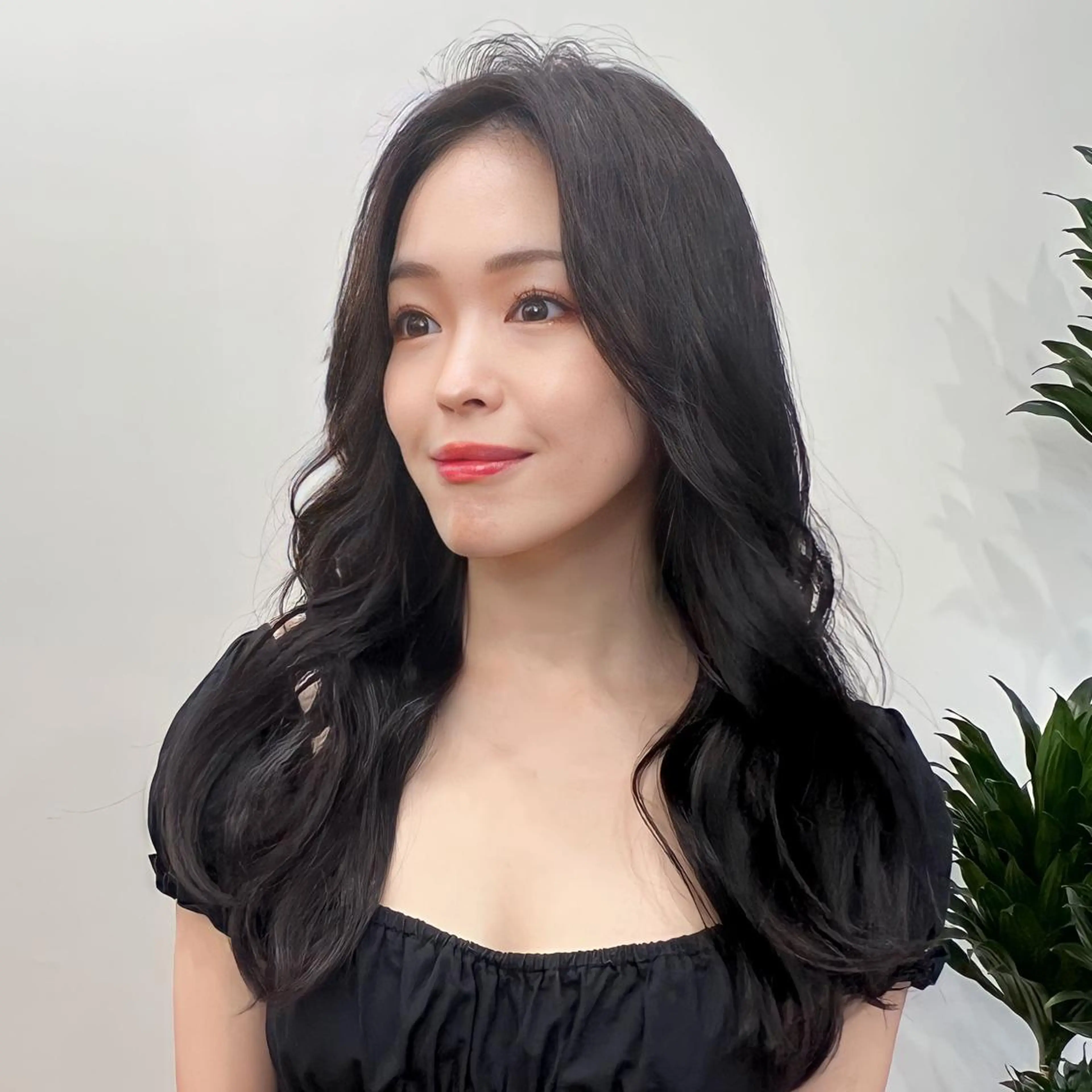 ロング カラー パーマ ヘアアレンジ メンズ キッズ ネイル マツエク・マツパ アイブロウ メンズインナーカラー メンズ韓国風 黒髪 ブルーカラー ブルーブラック 武田涼レイヤーカット 髪質改善×縮毛矯正のヘアスタイル