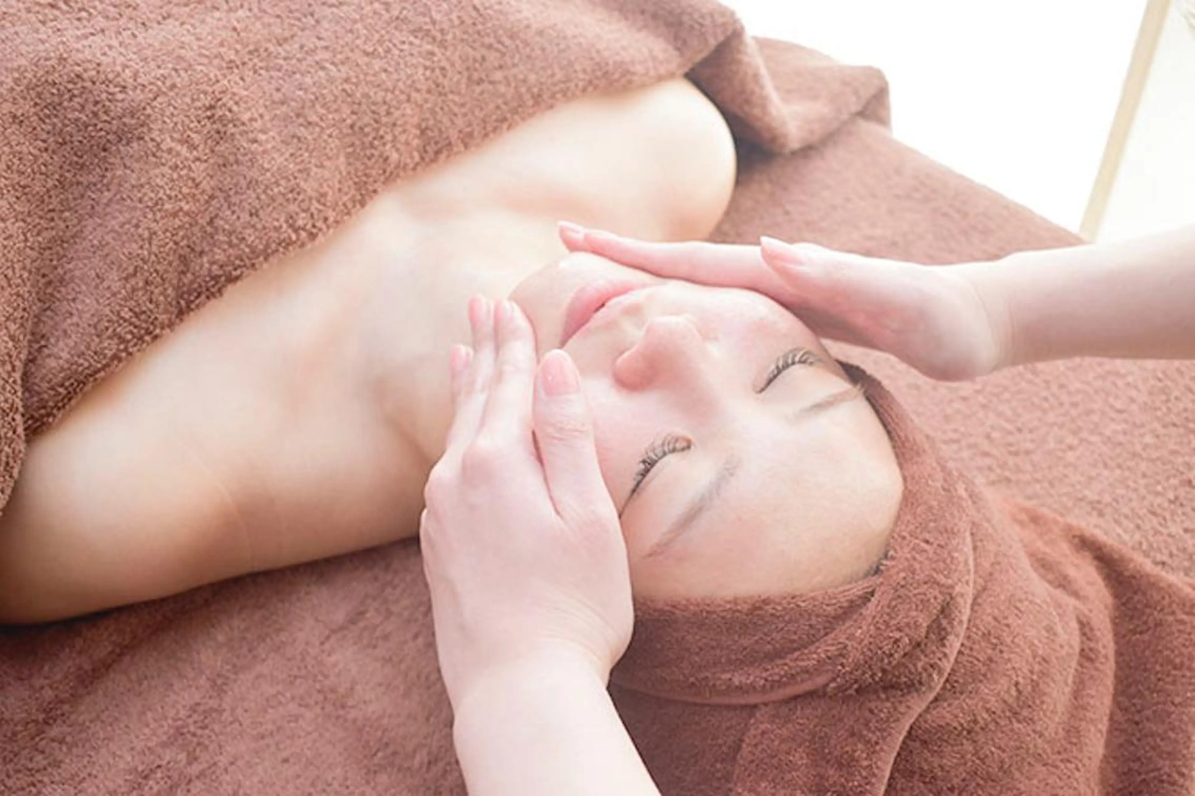 【話題のヒト幹細胞美容液】導入フェイシャル❤️導入皮膚科でも使用されているフォトRF⭐️ヒト幹細胞で-10歳肌+肌質改善の写真