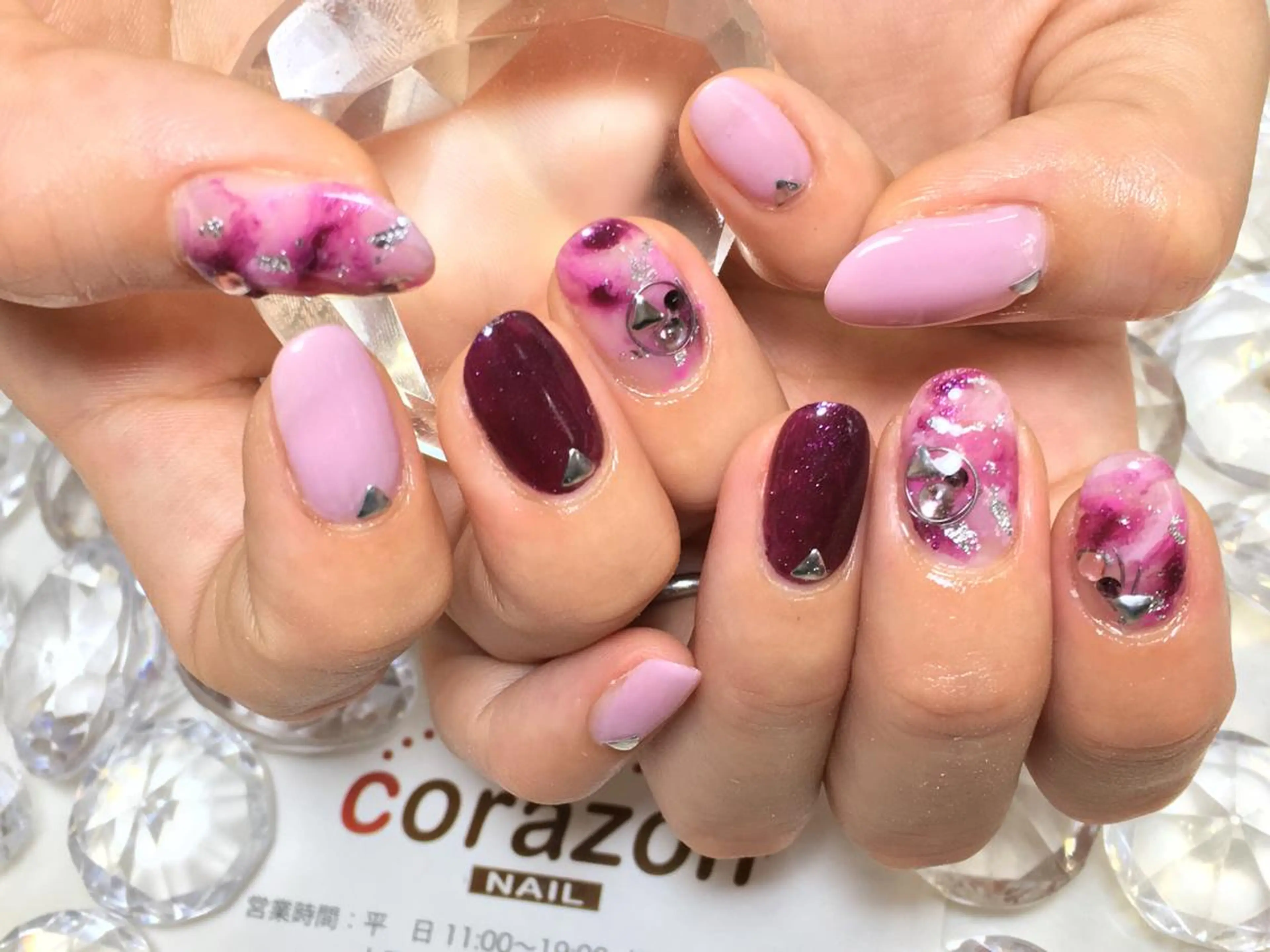 ネイル アートネイル ゴージャス パープル シルバー ストーンネイル corazon所属・ネイリスト aicoのネイルデザイン