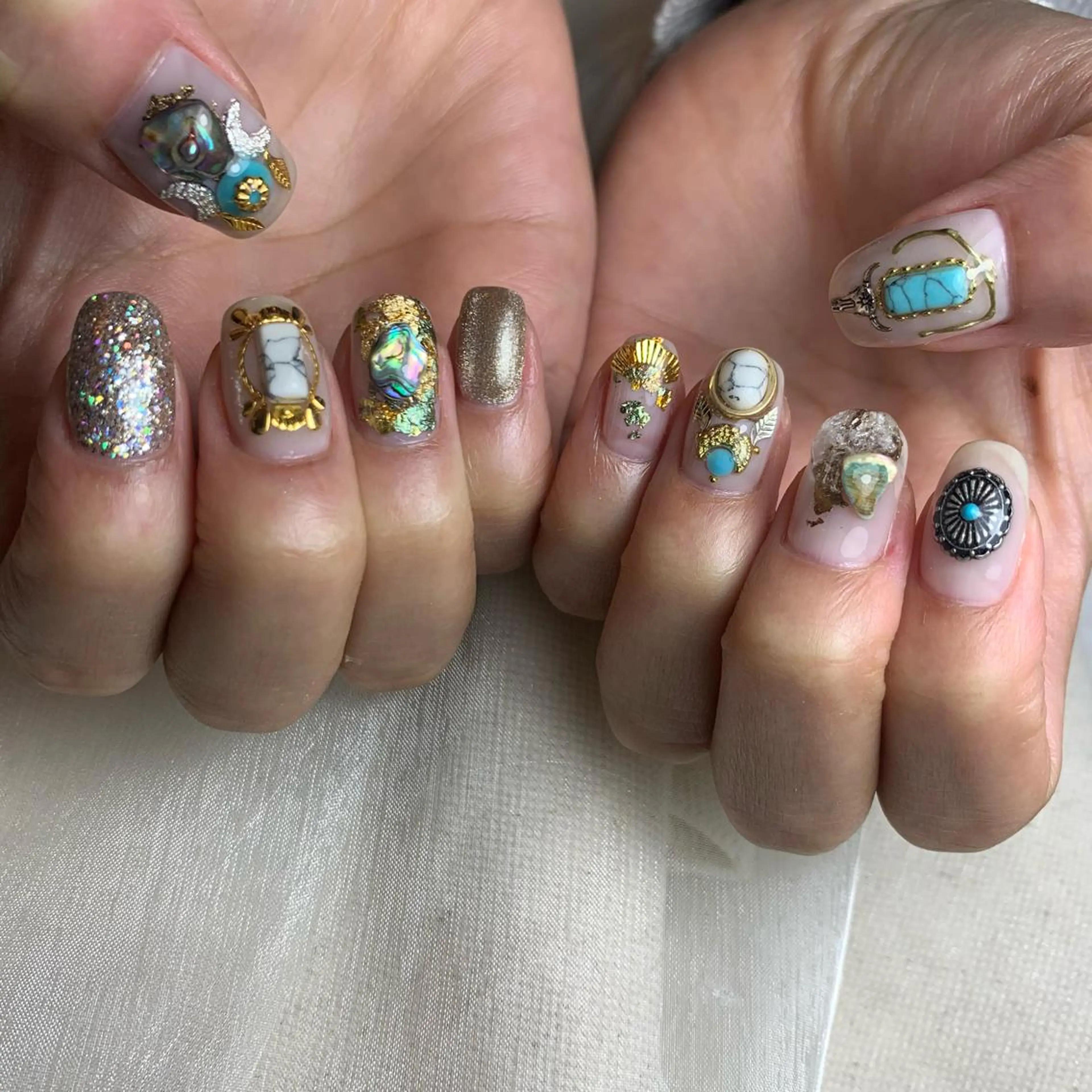 ネイル アートネイル ストーンネイル repos~ルポ~所属・里見 麗のネイルデザイン