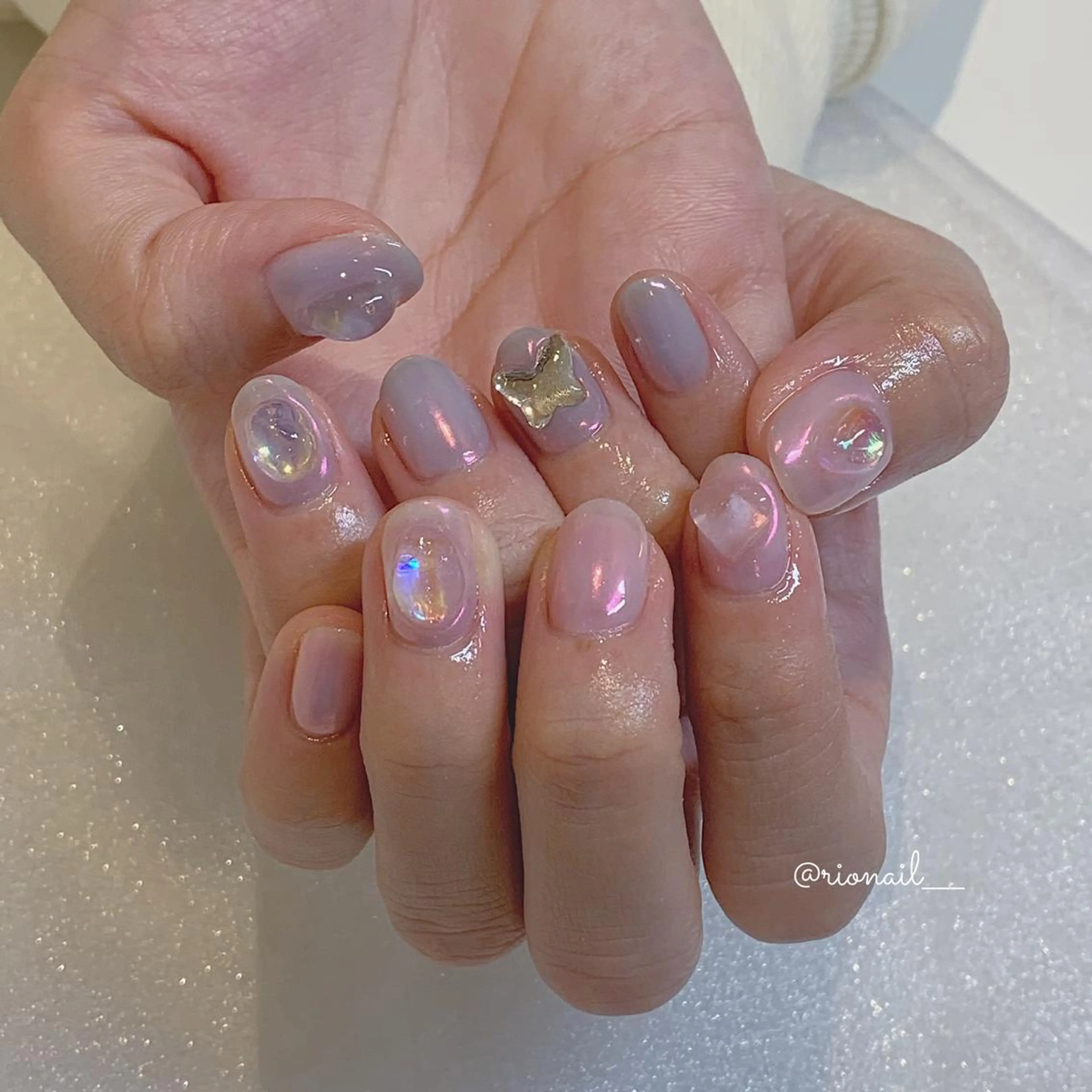 ネイル アートネイル 𝘙𝘪𝘰𝘯𝘢 ...🕯🤍のネイルデザイン