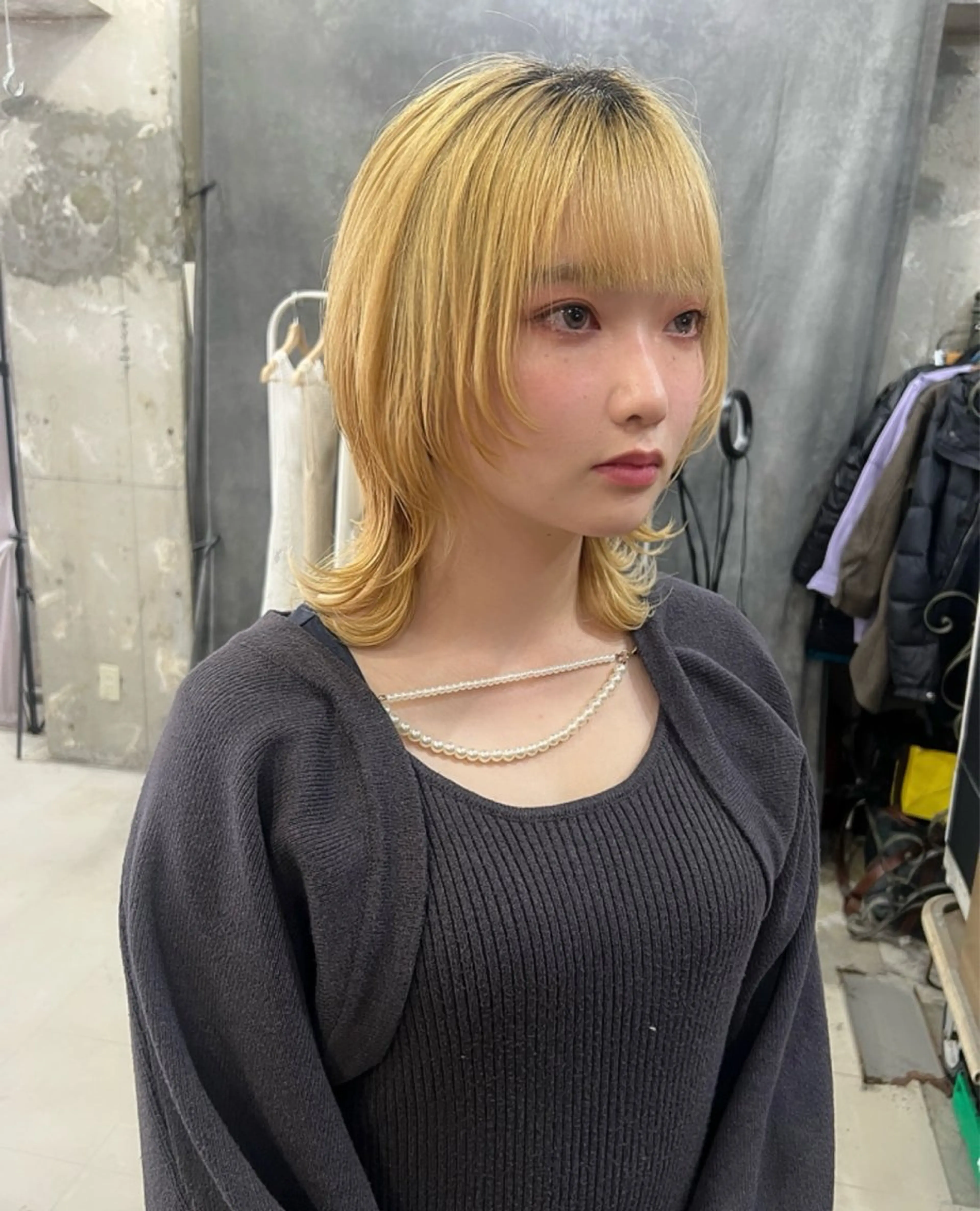 ミディアム ブリーチ/ウルフ ハッシュカット/石山のヘアスタイル