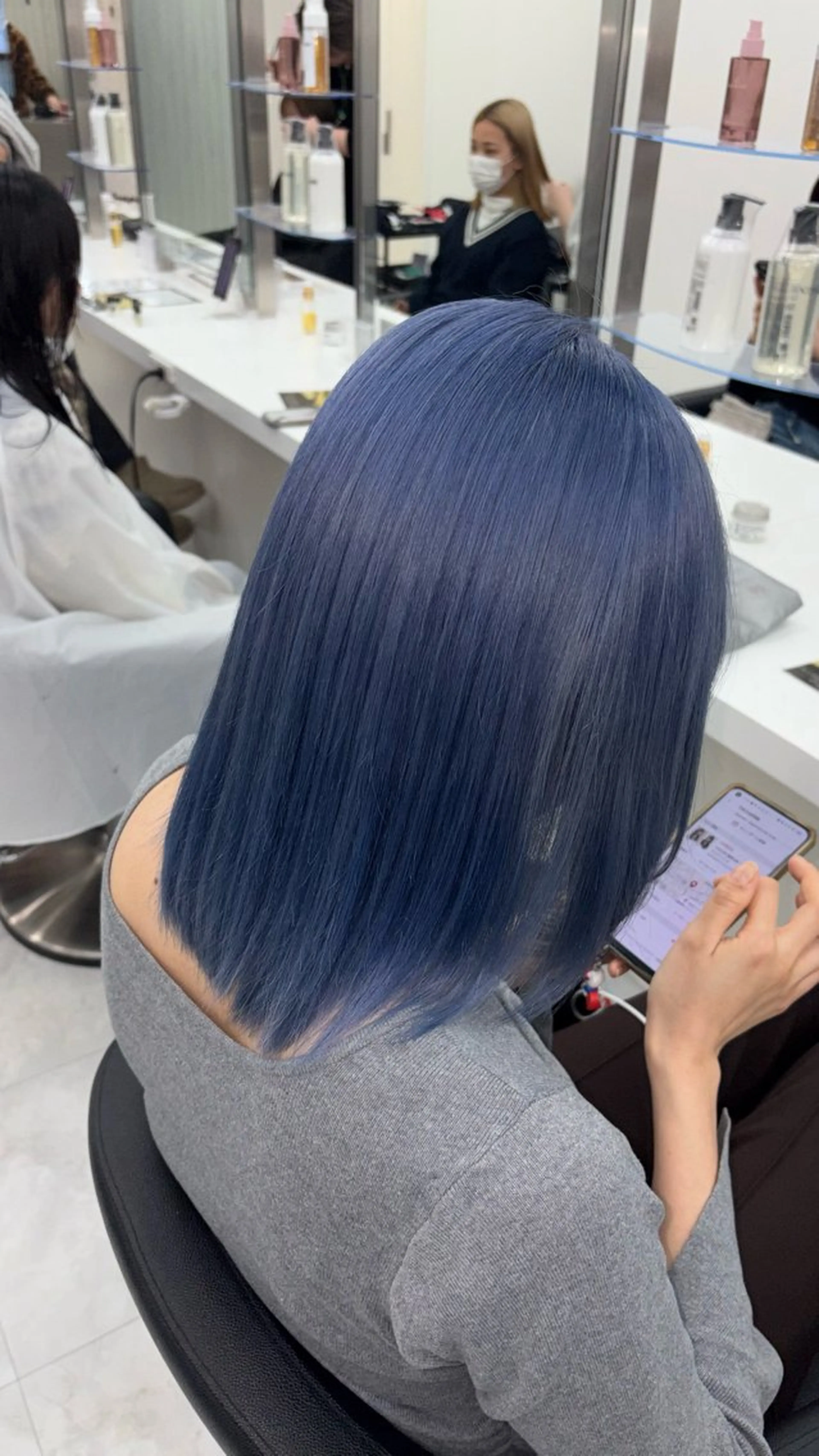 セミロング カラー 🖤ハイトーン× レイヤー🖤SARAのヘアスタイル