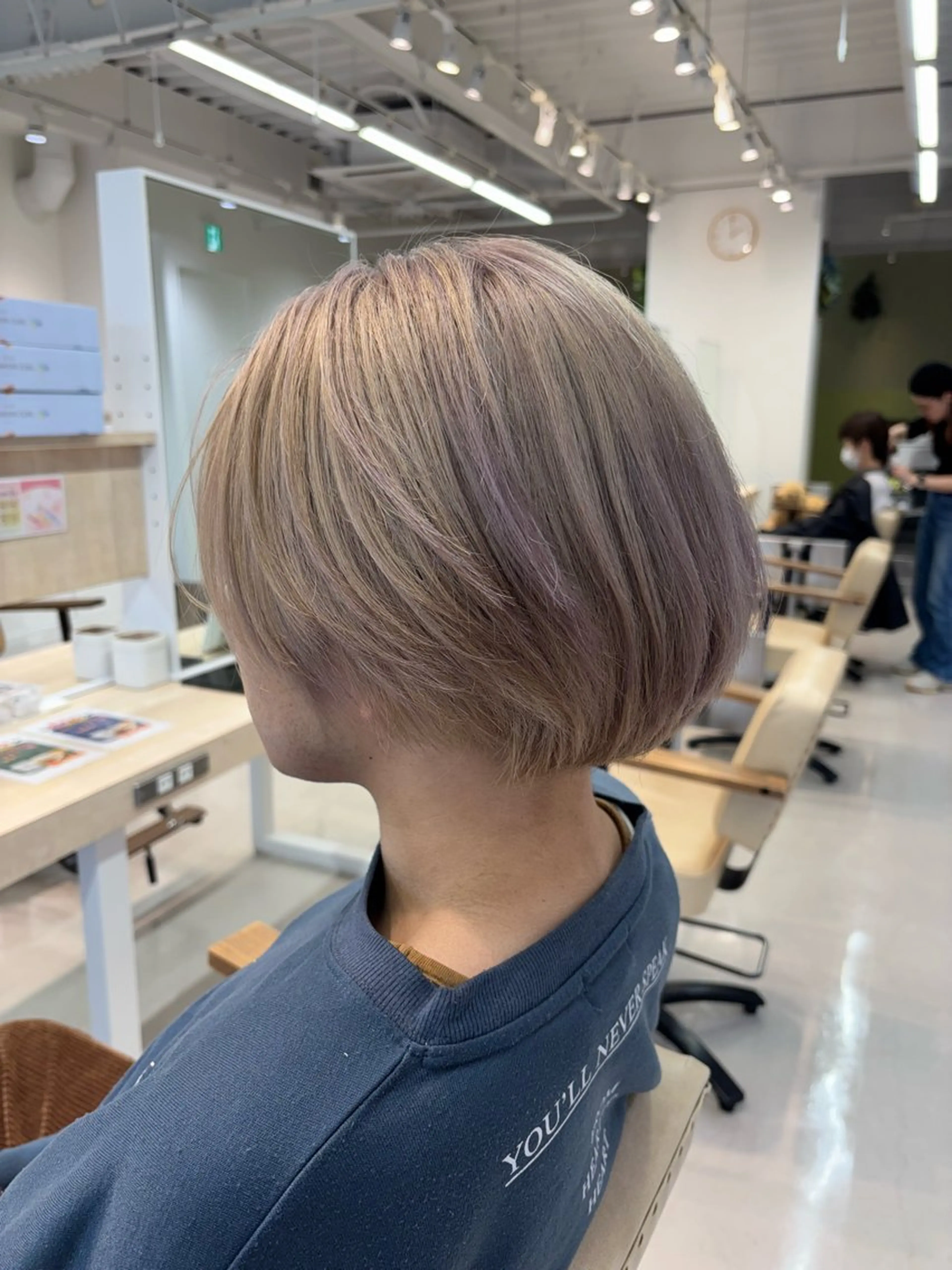 カラー メンズ メンズバレイヤージュ メンズブリーチ メンズハイライト バレイヤージュ ブリーチ ヘアカラー メンズパーマ/ スパイキー/フェードのヘアスタイル