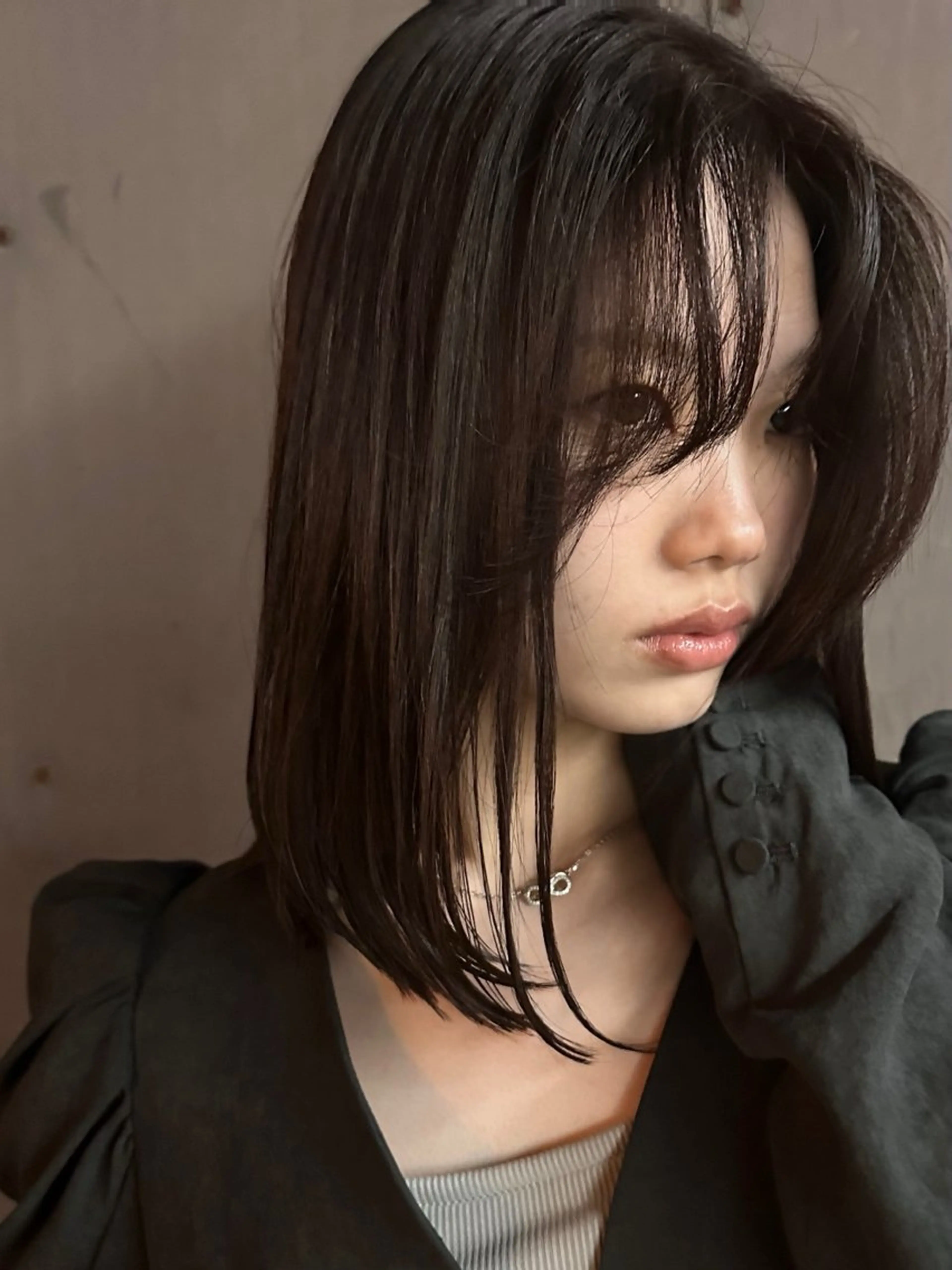 セミロング 顔まわりレイヤー レイヤーカット 小顔カット 外ハネヘア カットモデル募集 /ハナオカユウキのヘアスタイル