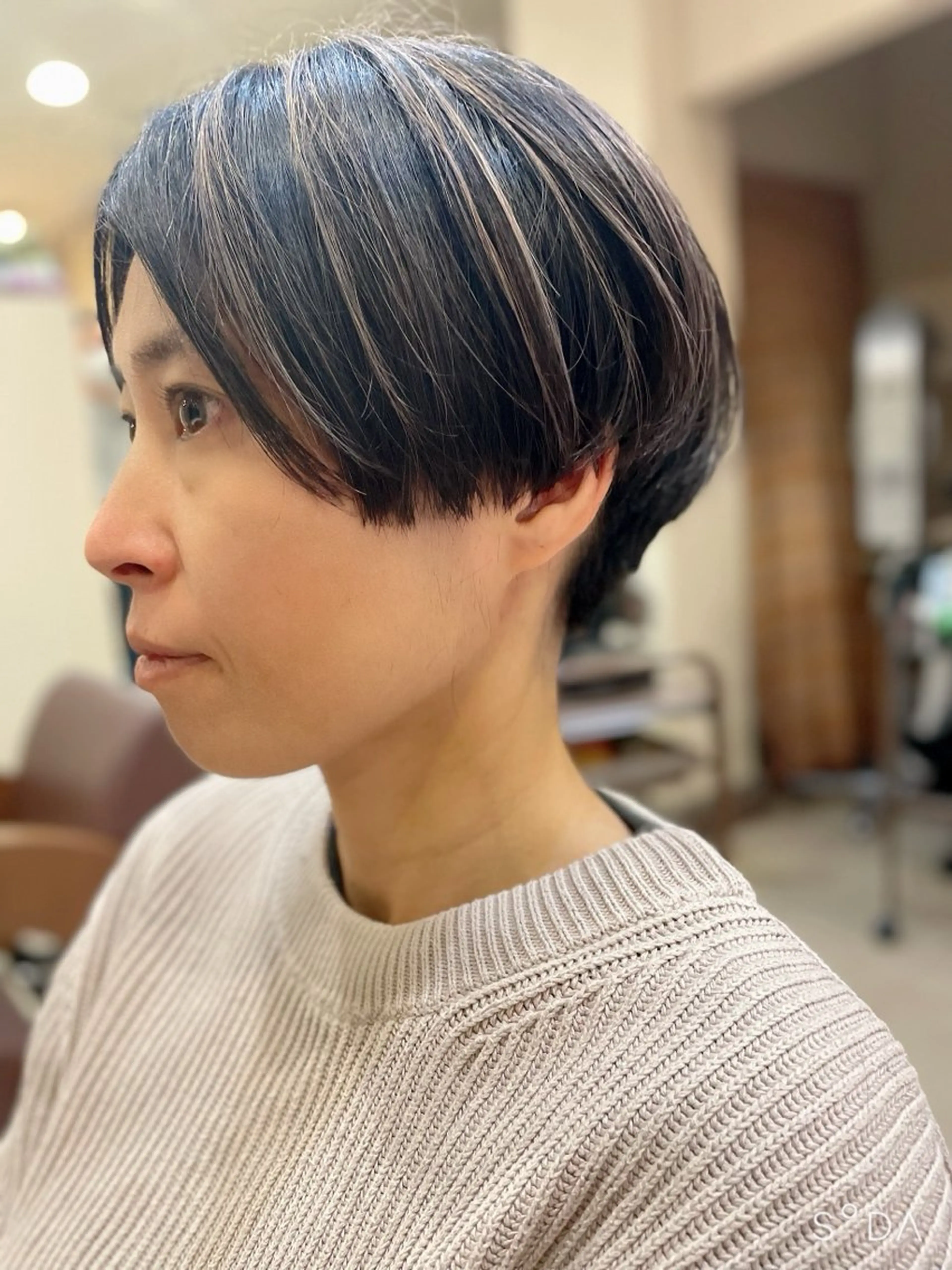 ショート カラー ベージュカラー ブリーチ リヴァベイリア所属・ショートヘア/ 鈴木　亜紀子のヘアスタイル