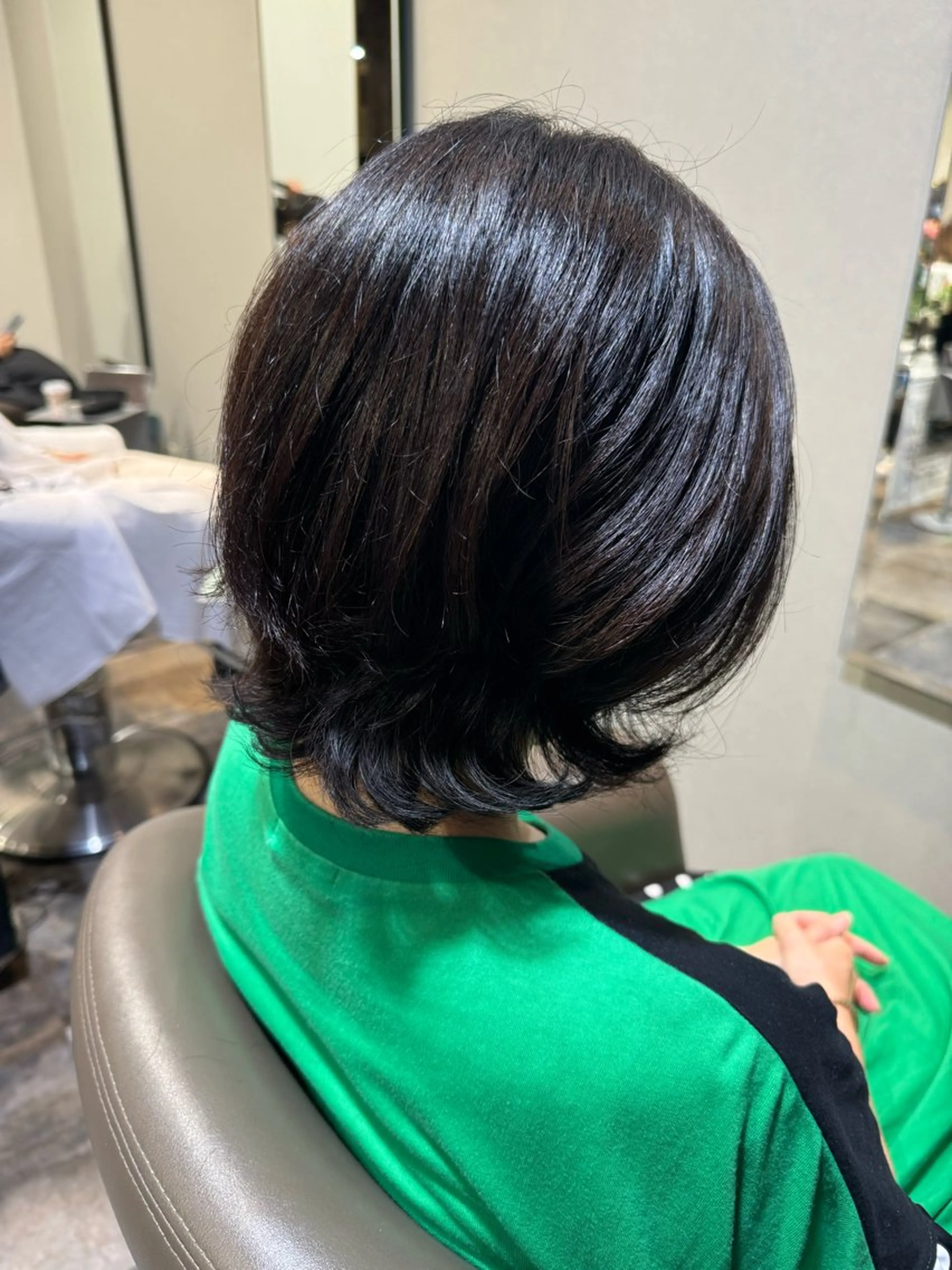 ショート カラー 岡村 真琴のヘアスタイル