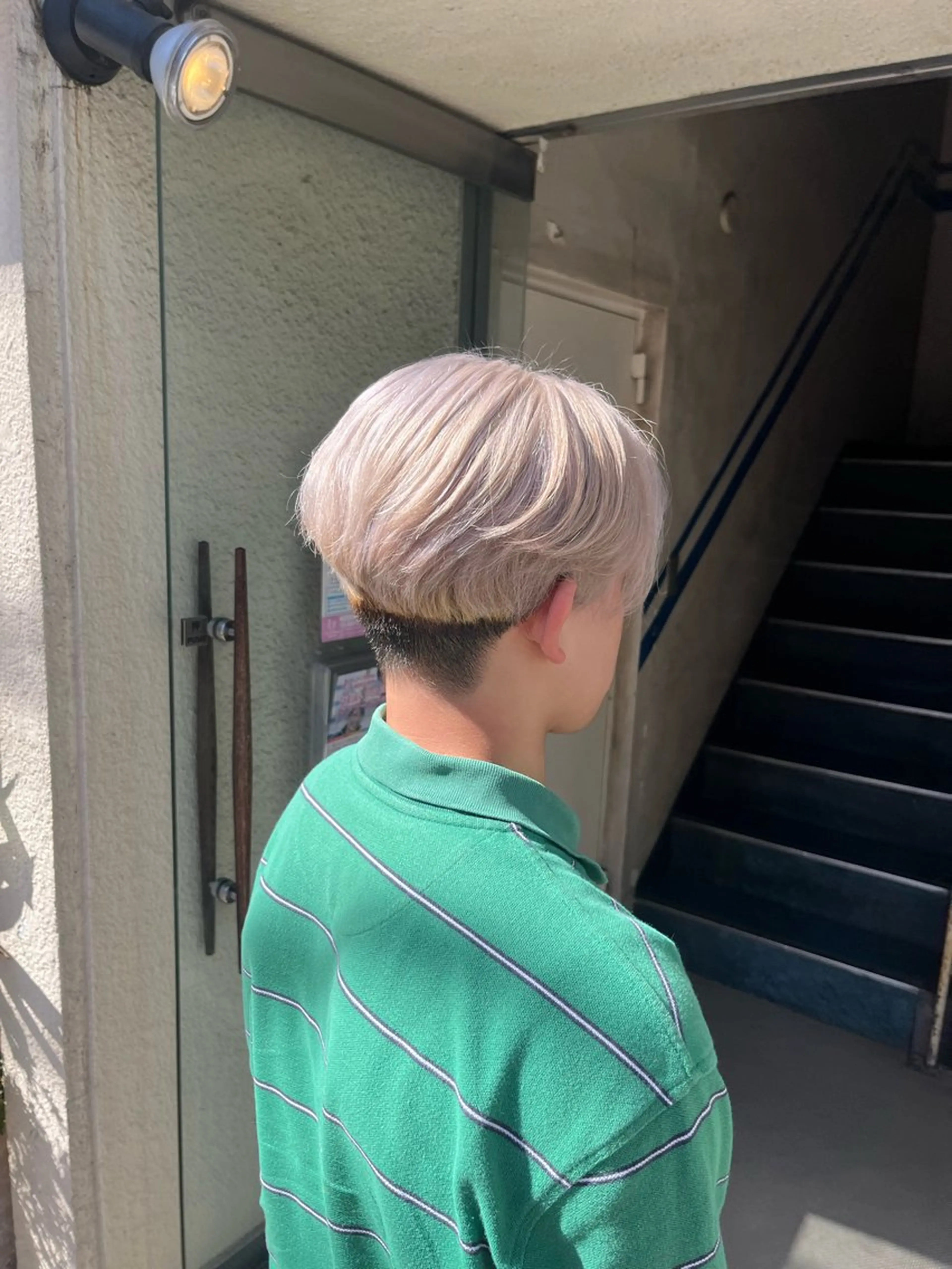 ショート カラー メンズ 艶髪/ハイトーン/ ヘアセット/モエノのヘアスタイル