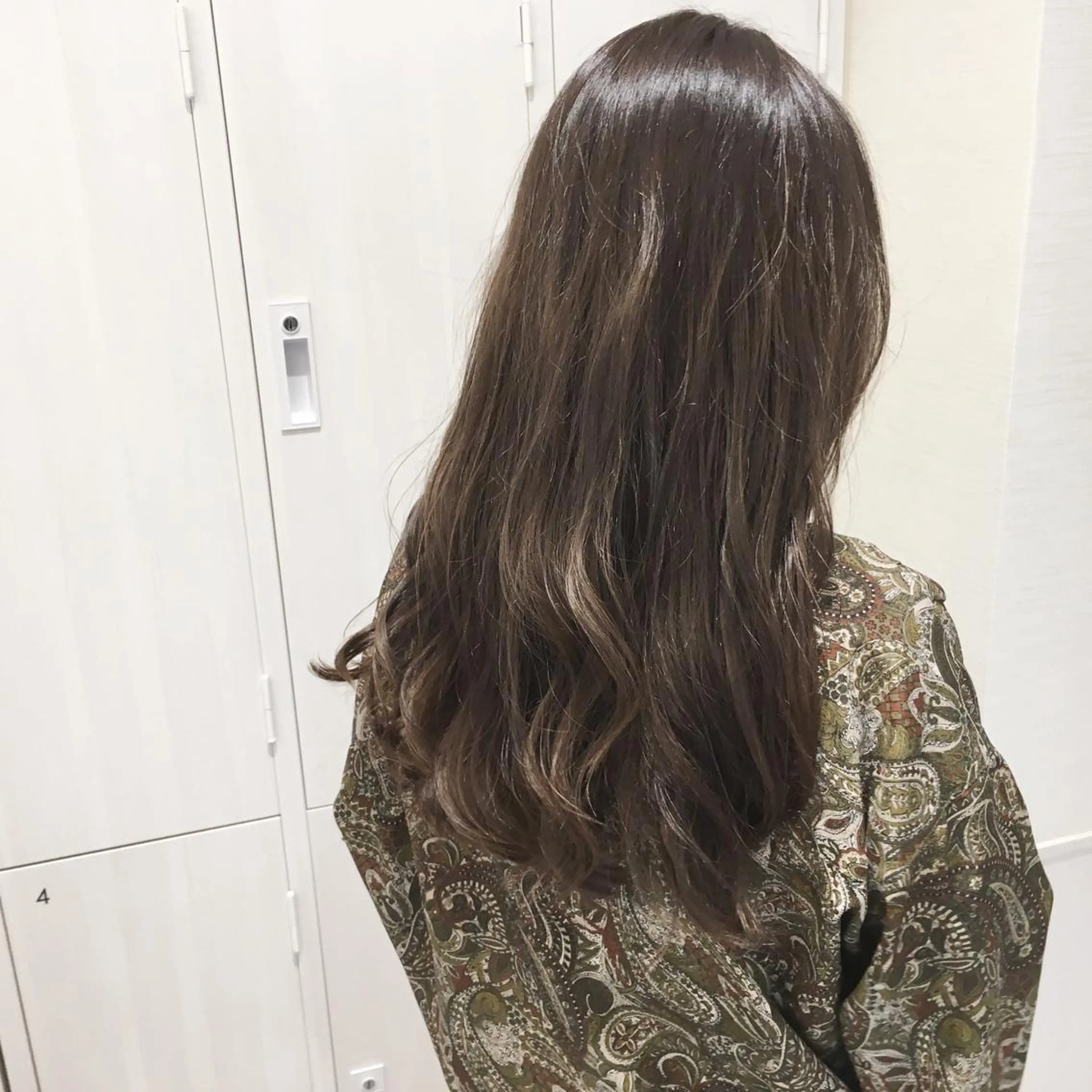 ロング カラー アッシュ 透明感カラー ダブルカラー グラデーションカラー グレージュ レイヤー/韓国/ 顔周り/しんやのヘアスタイル