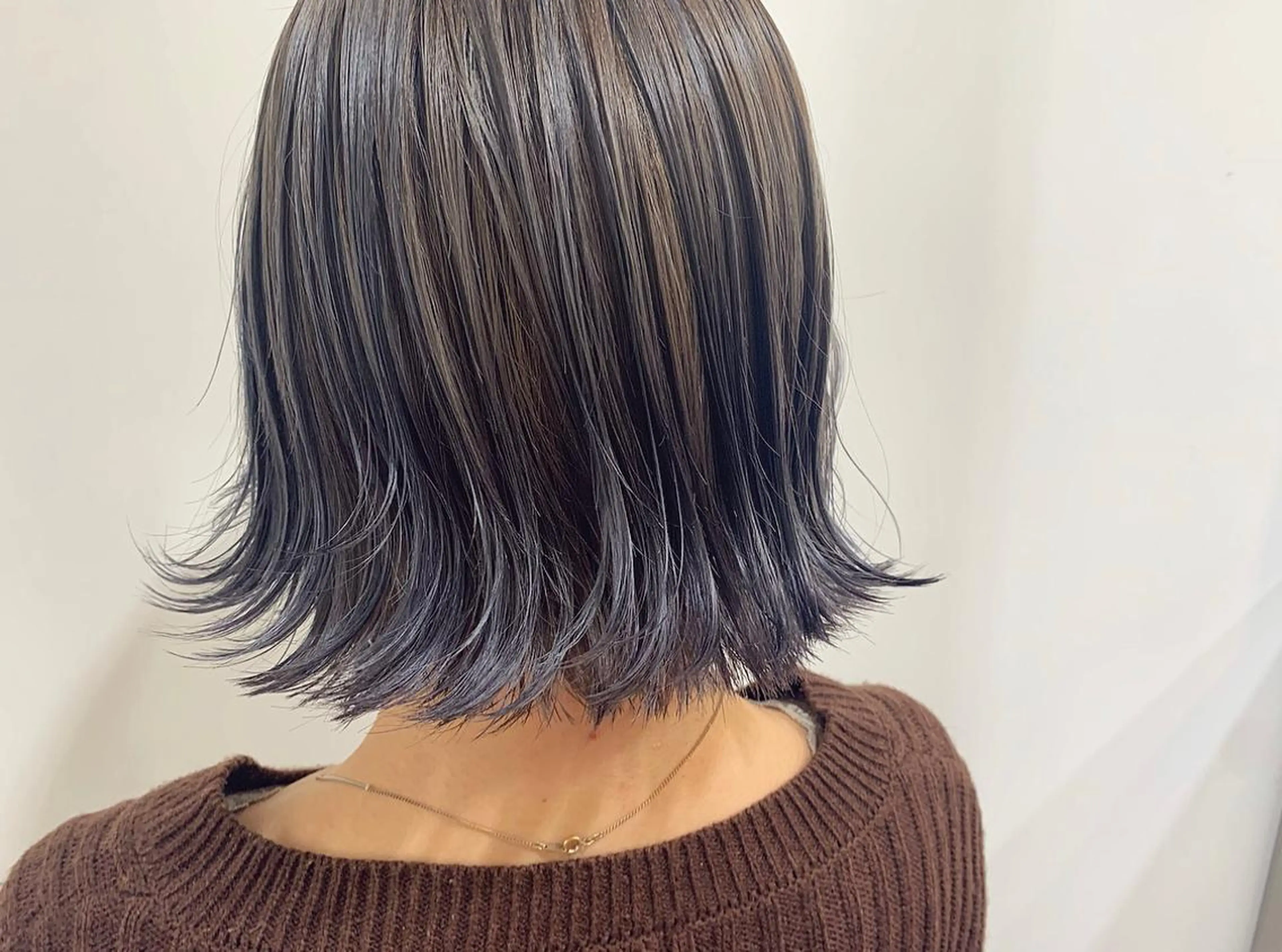 ミディアム カラー ヘアアレンジ ブリーチ ブルーカラー ブルーパープル ケアブリーチ グレージュ ヘアカラー たかいわ みきのヘアスタイル