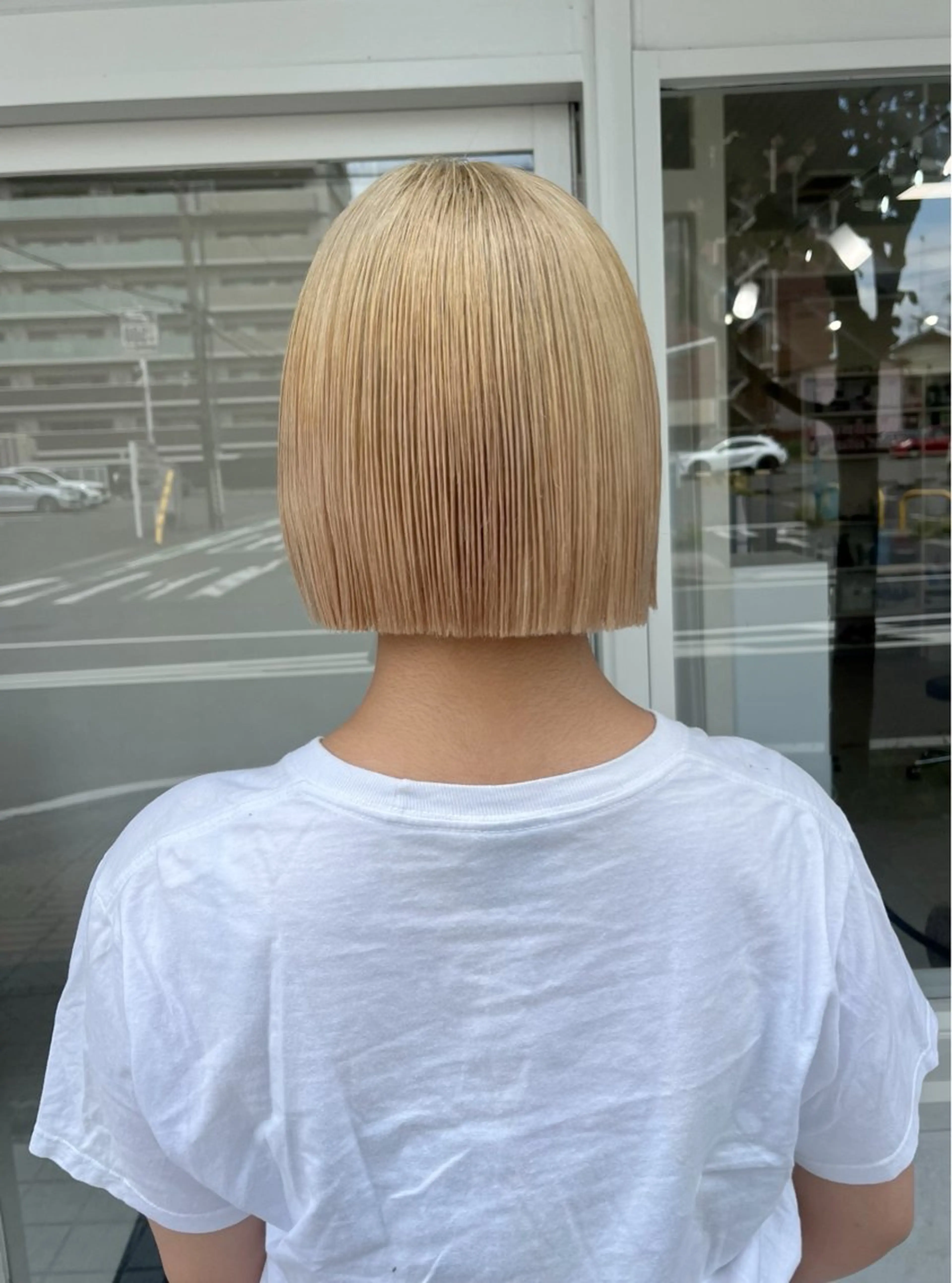 ミディアム カラー 抜きっぱなしブロンド カット ヘアカラー mir所属・長山 茉白のヘアスタイル