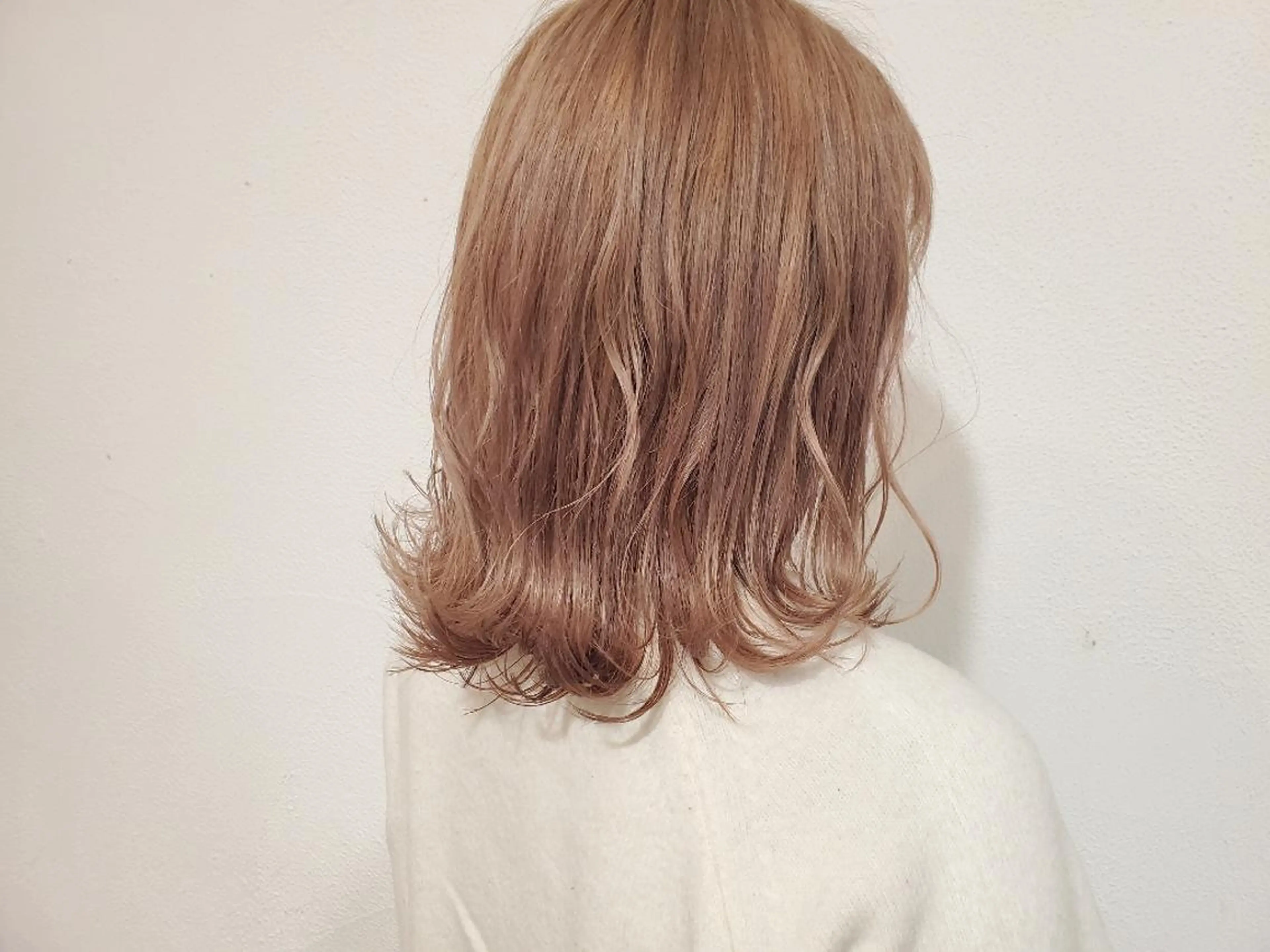 カラー セミロング パ ルのヘアスタイル