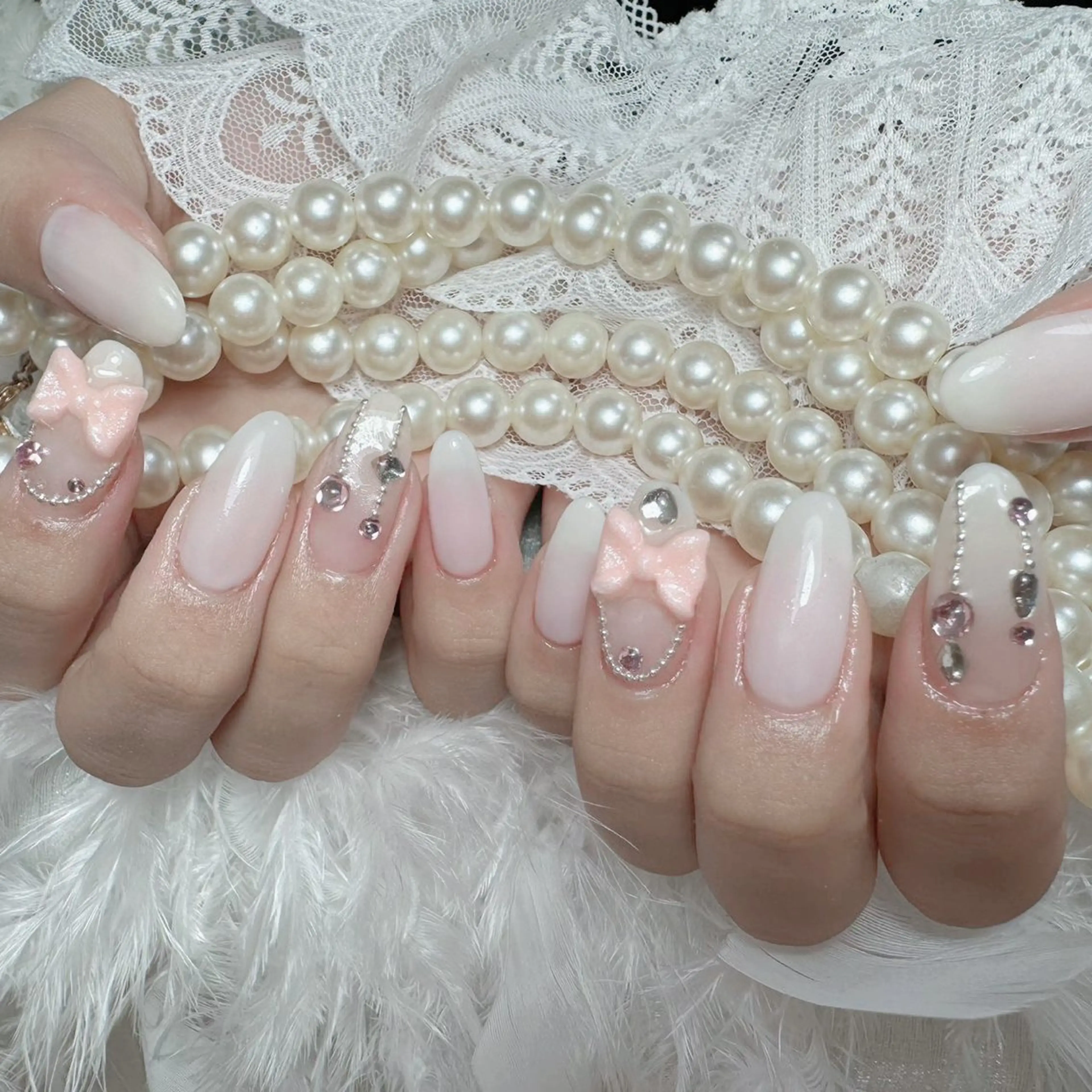 ネイル アートネイル オーロラネイル ガーリー キラキラネイル 韓国ネイル YUKI_ Monster💟のネイルデザイン