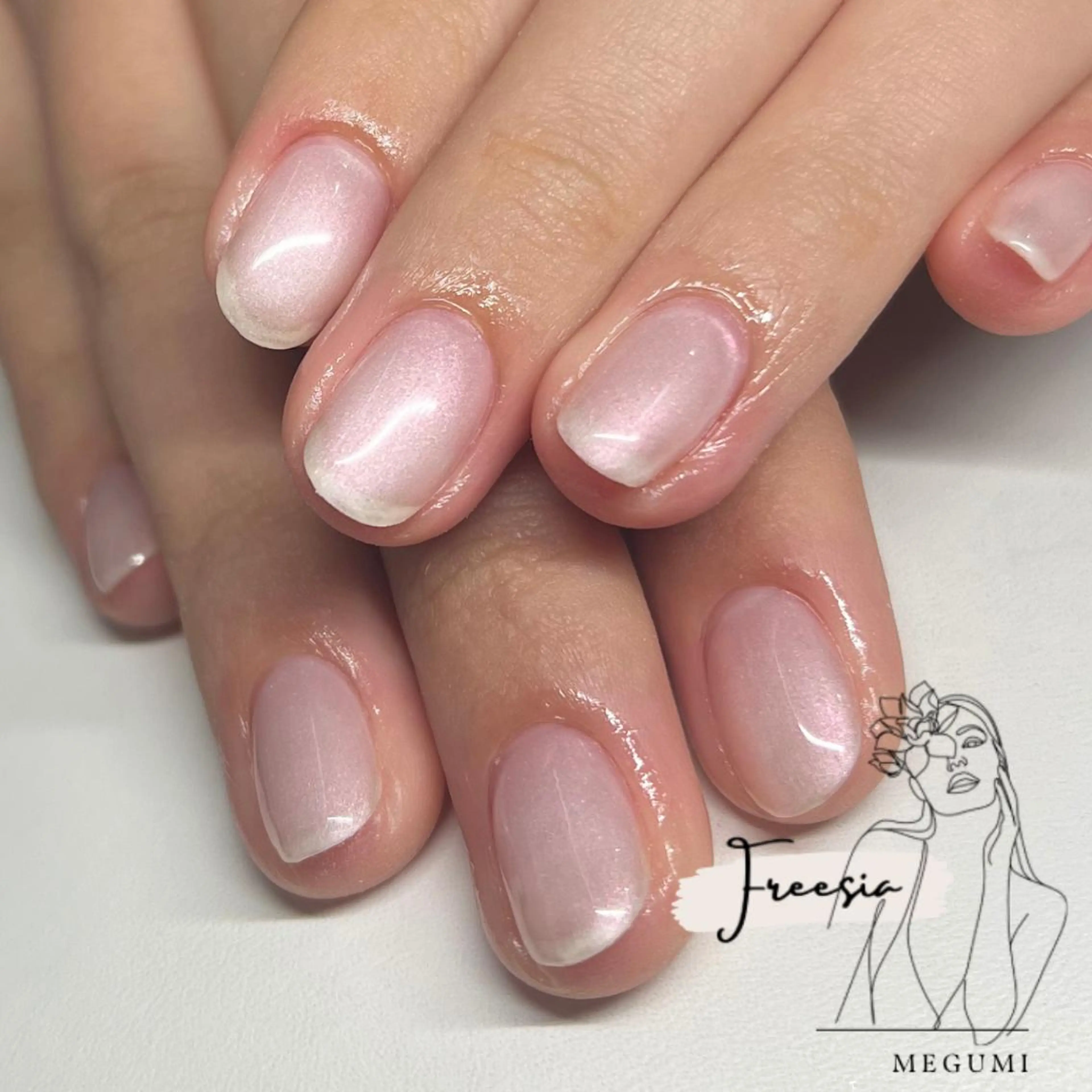 ネイル オーロラネイル ラメ(グリッター) オフィスネイル シンプルネイル ハンドネイル 当日予約も歓迎⭕️ Megumiのネイルデザイン