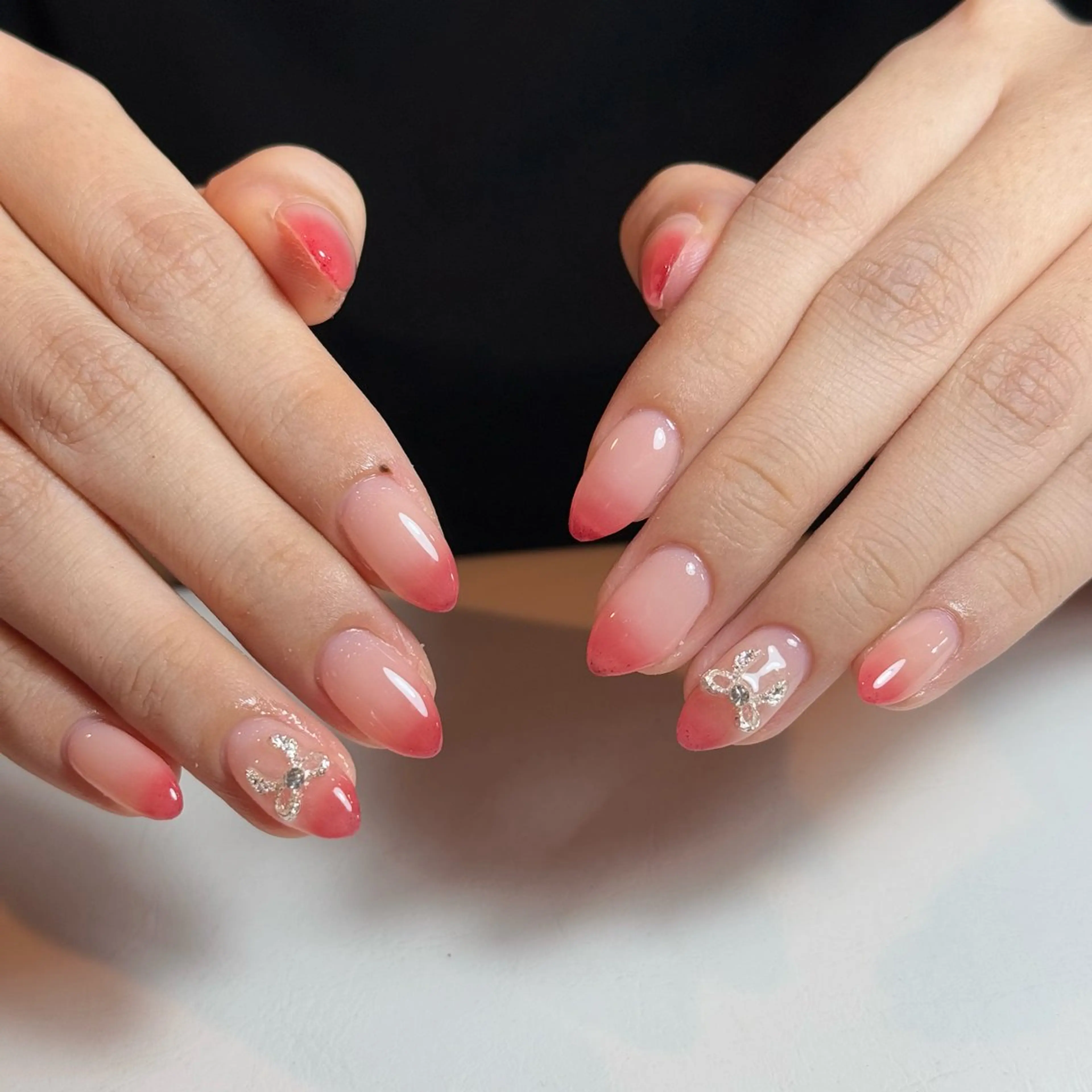 ネイル チークネイル フレンチネイル グラデーション キラキラネイル 韓国ネイル ハンドネイル Risa_ Nailのネイルデザイン