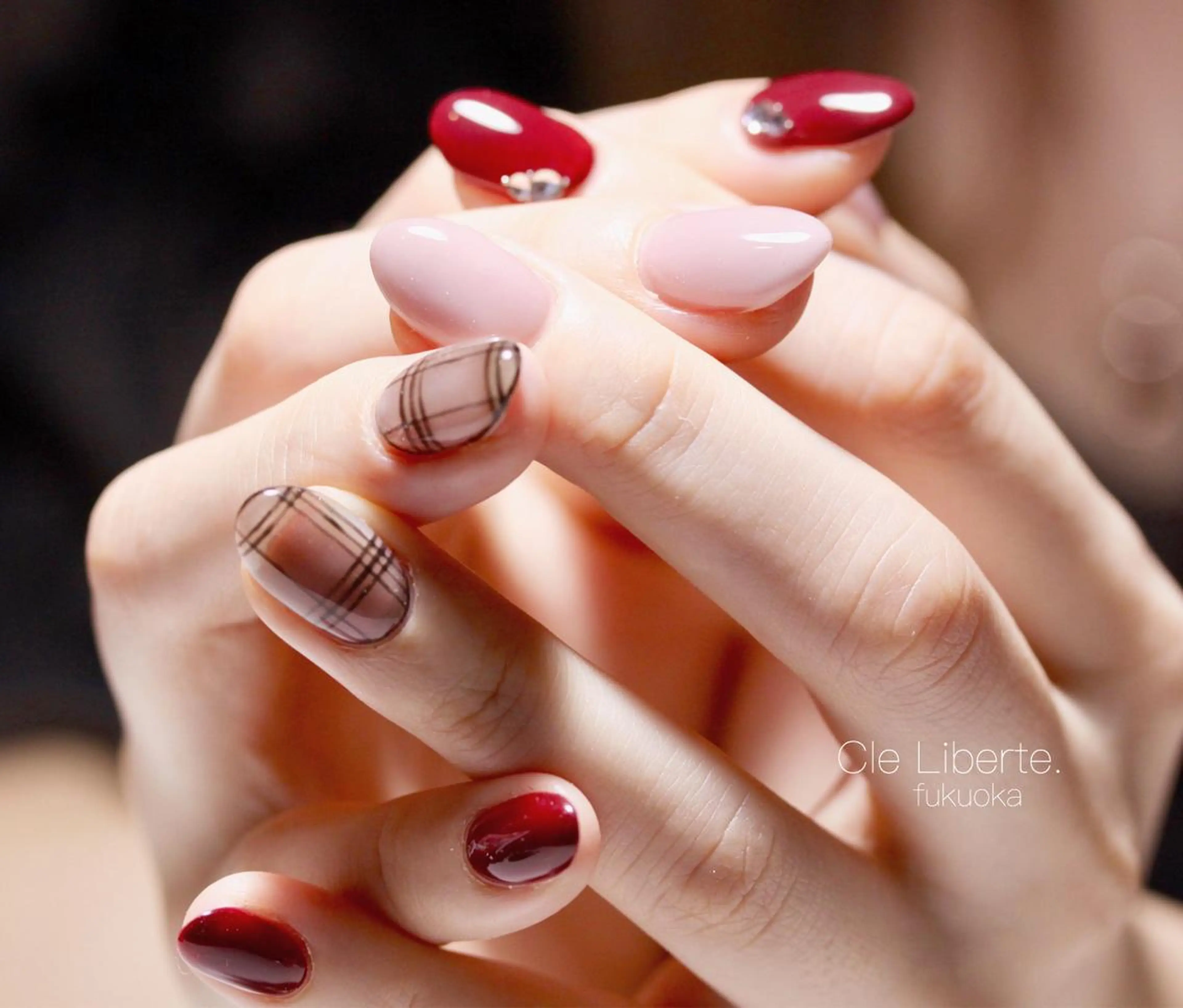 ネイル 赤色 Elio所属・Elio 国泰寺のネイルデザイン