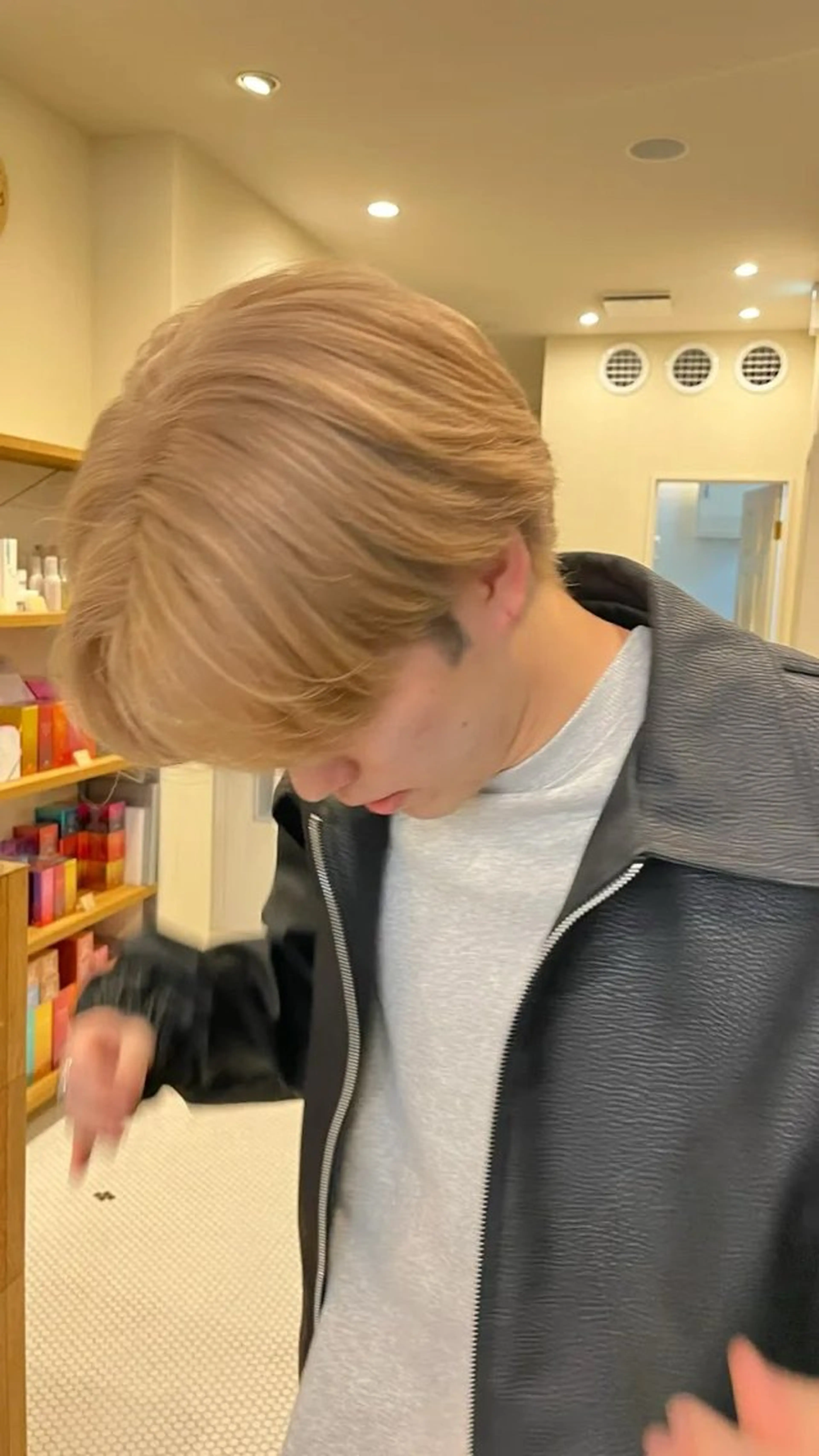 メンズ 韓国レイヤーカット/ ハイトーン/マアヤのヘアスタイル