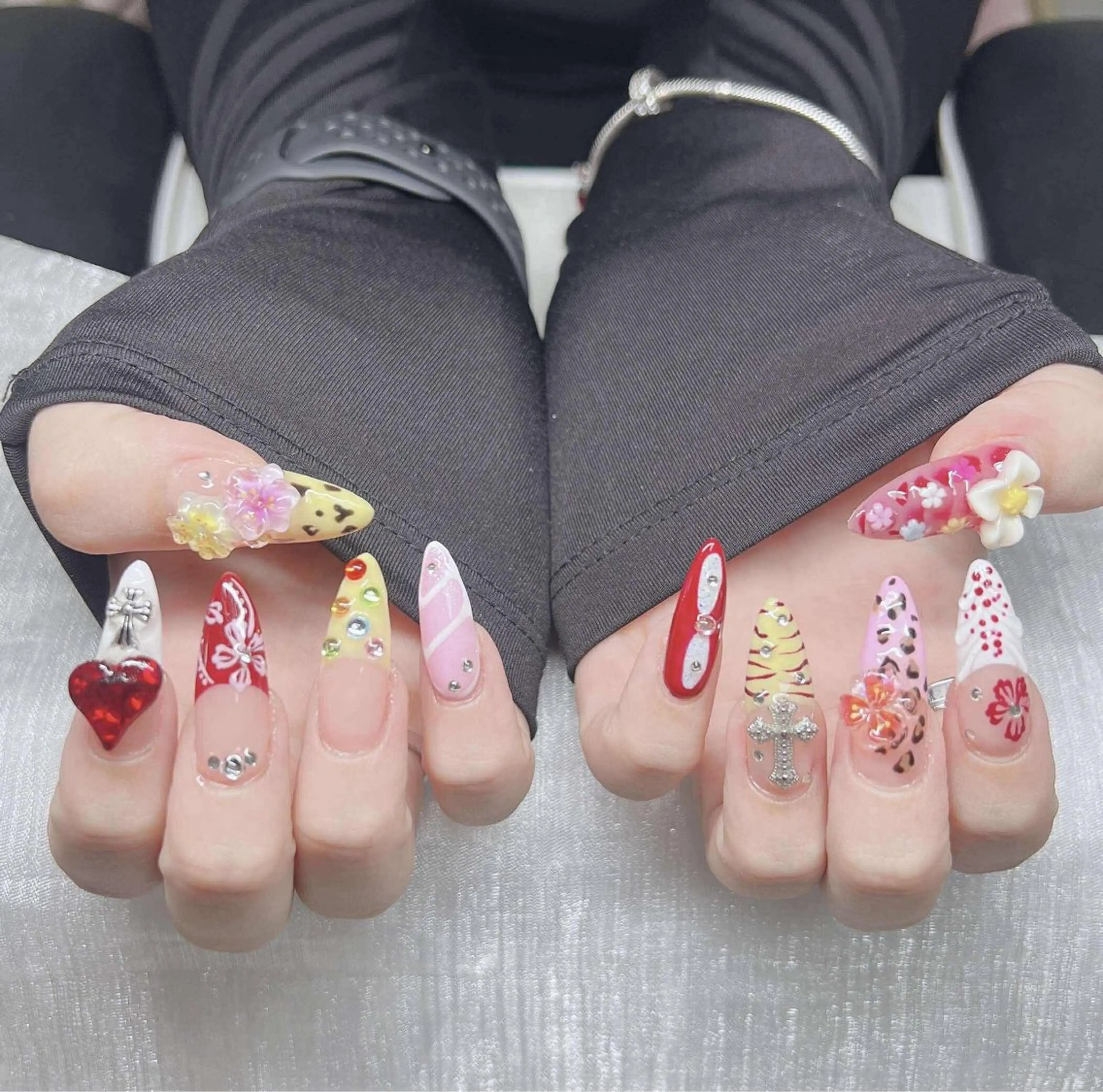 ネイル 長さ出し グラデーション キラキラネイル マグネットネイル ニュアンスネイル ハンドネイル Lee Ainのネイルデザイン