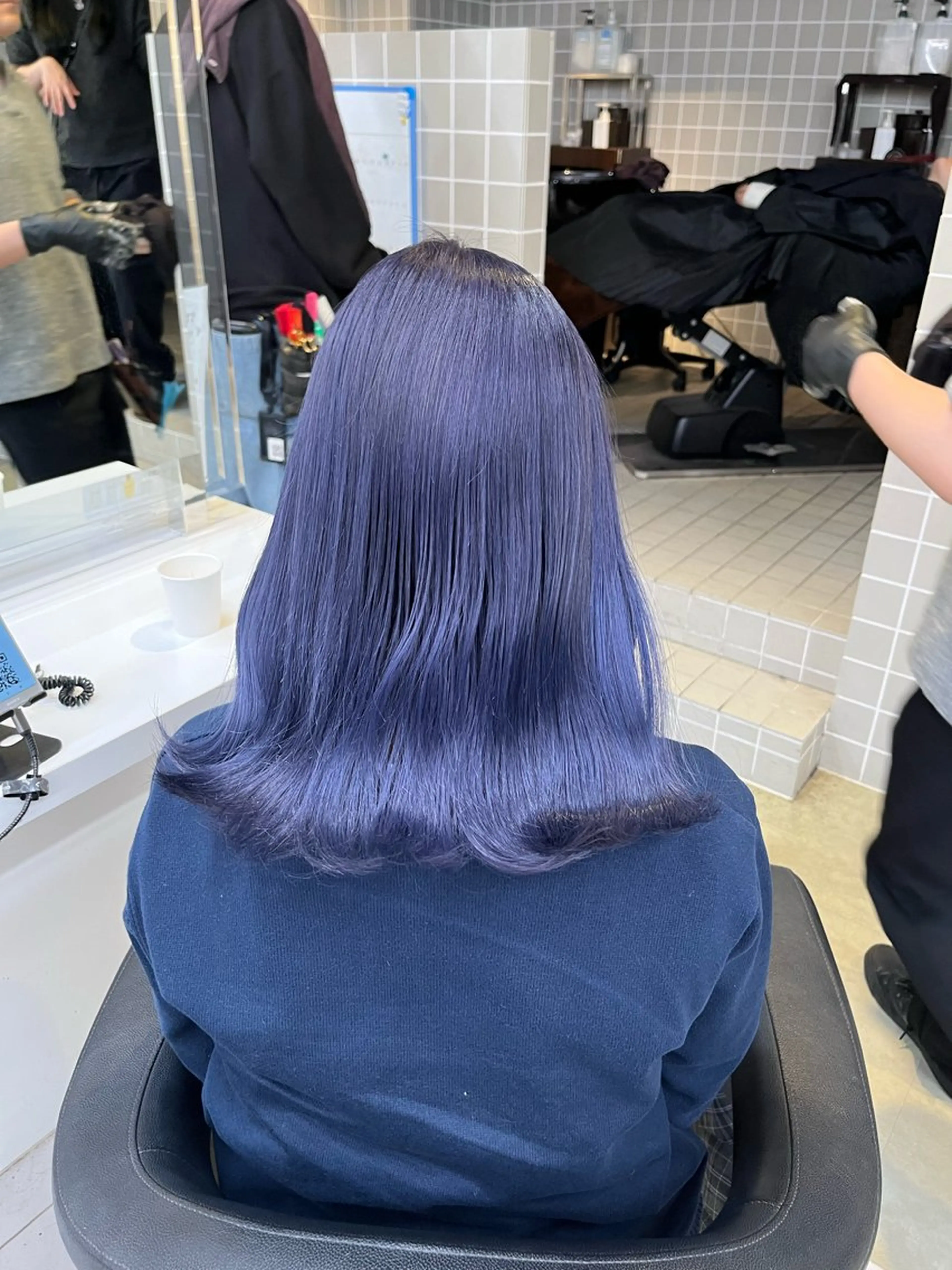 セミロング 寒色＆ブリーチ特化 寒色MiOのヘアスタイル