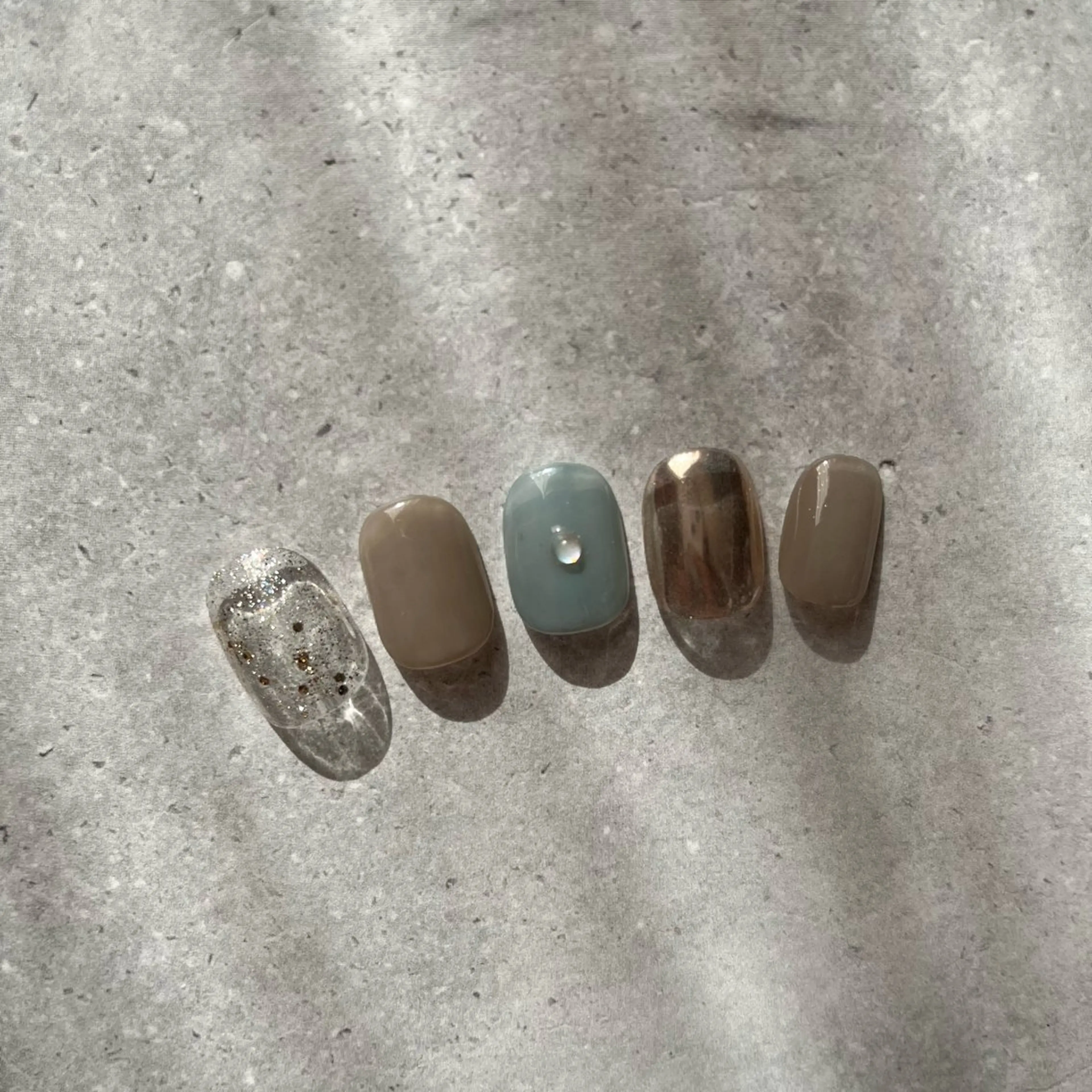 ネイル シンプルネイル 春ネイル 夏ネイル ハンドネイル GALLARIA Elegante 緑のネイルデザイン