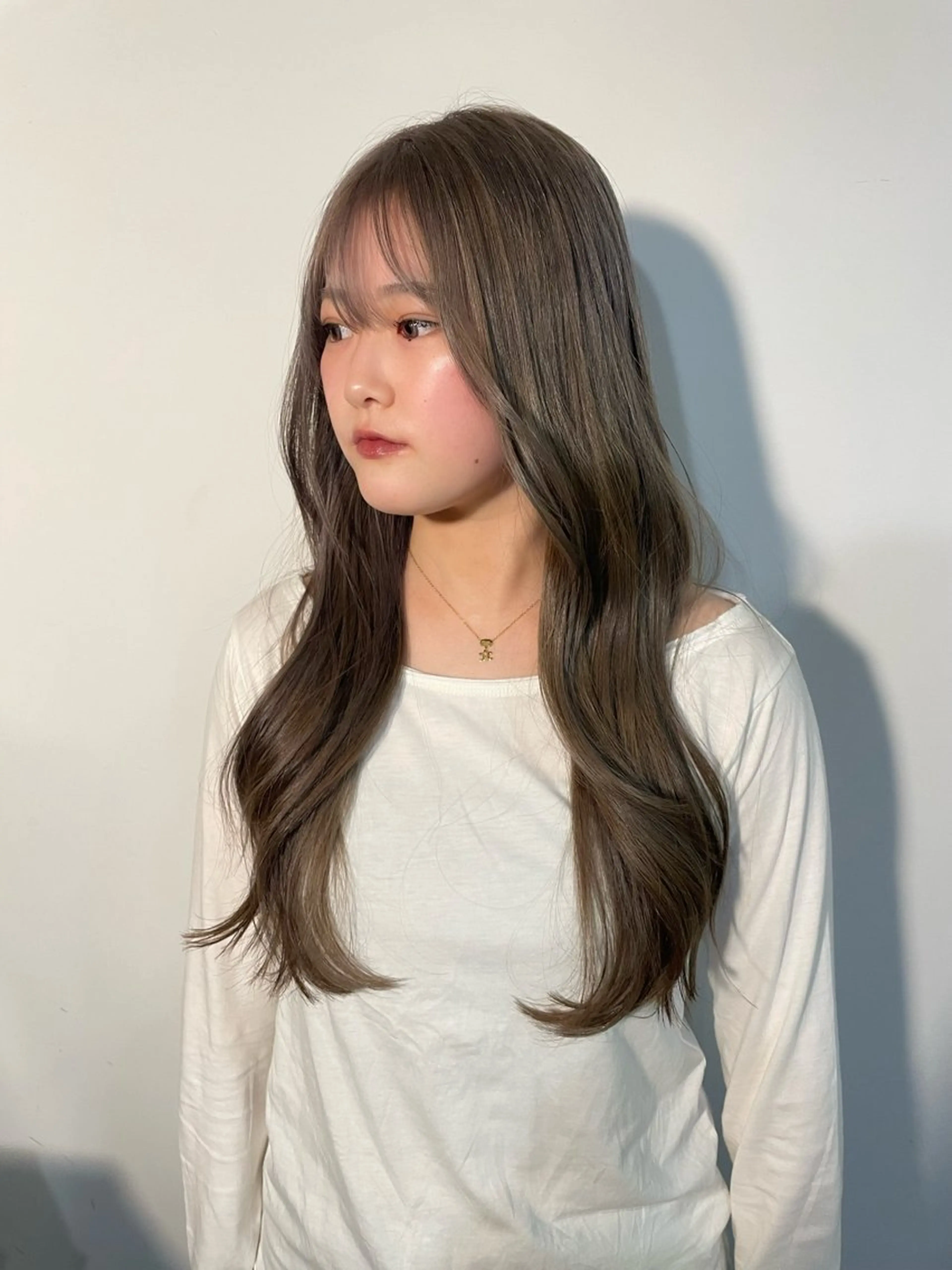 ロング カラー グレージュ ヘアカラー トリートメント カットモデル/ ハイトーン/ゆうあのヘアスタイル