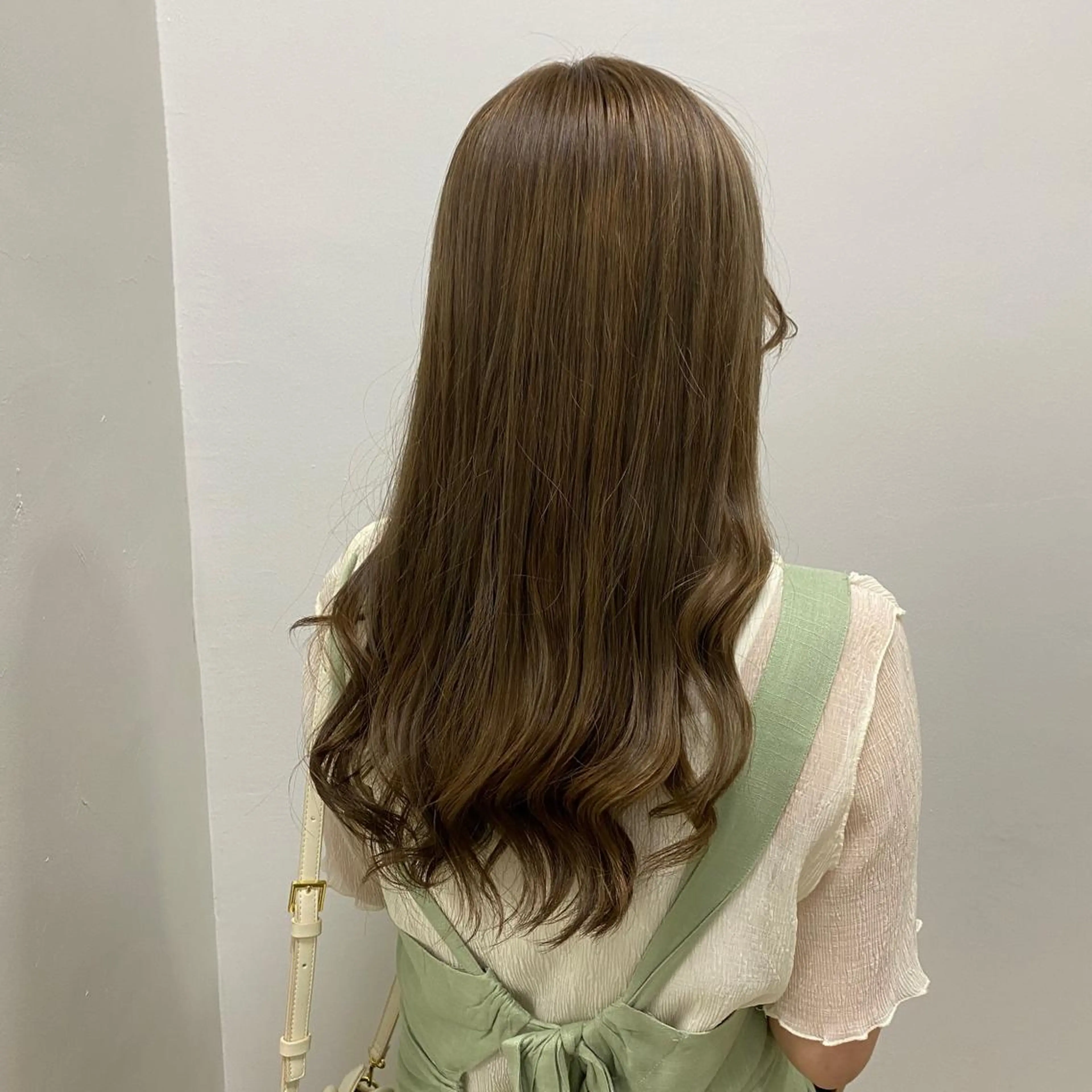 セミロング カラー ヘアアレンジ 韓国風ベージュ🤎 赤みなし🌿横浜🤎のヘアスタイル