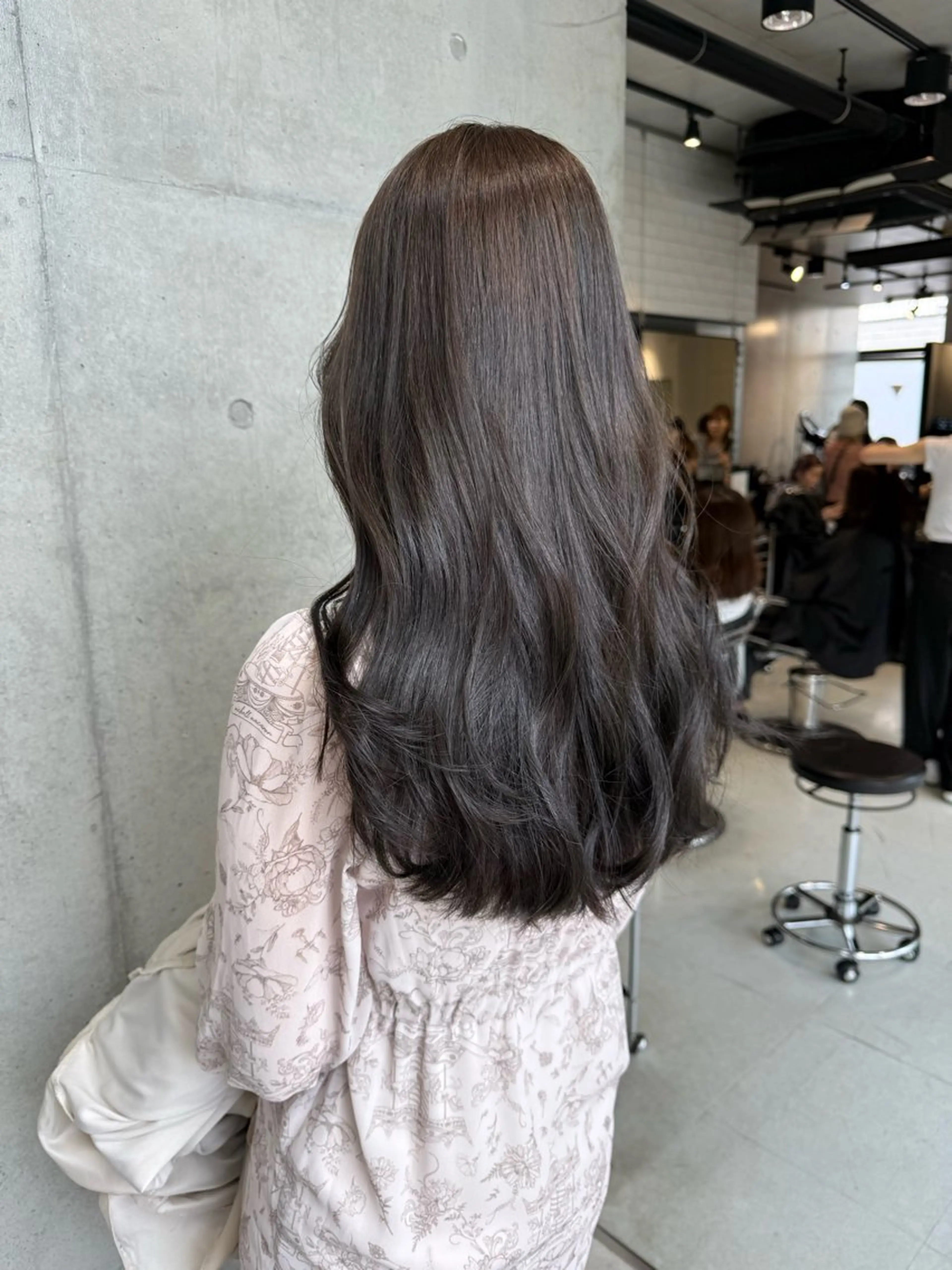 セミロング カラー カット ヘアカラー トリートメント 【銀座】艶髪/上品な カラー特化/涼/駅近のヘアスタイル