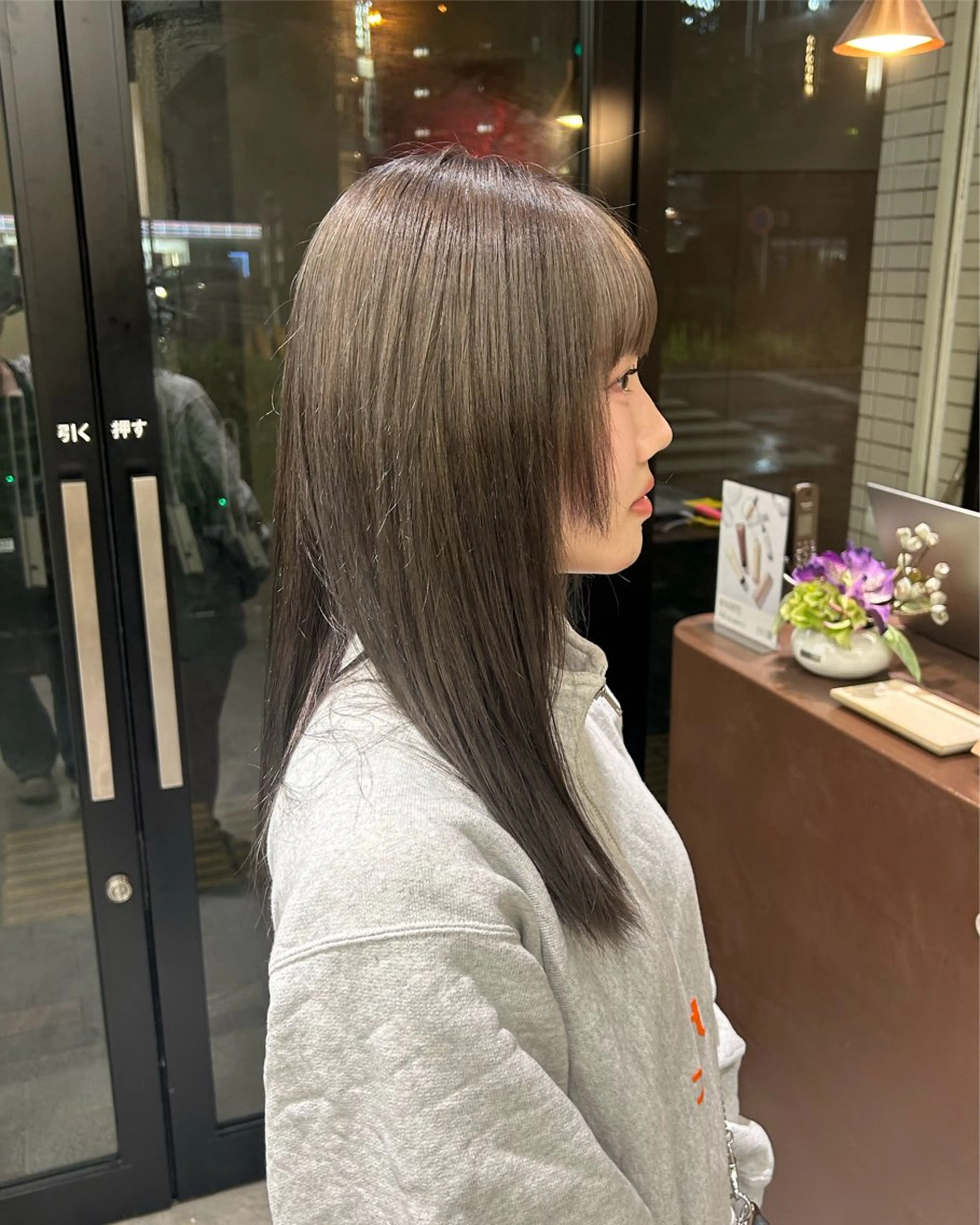 セミロング カラー 寺澤 花梨のヘアスタイル