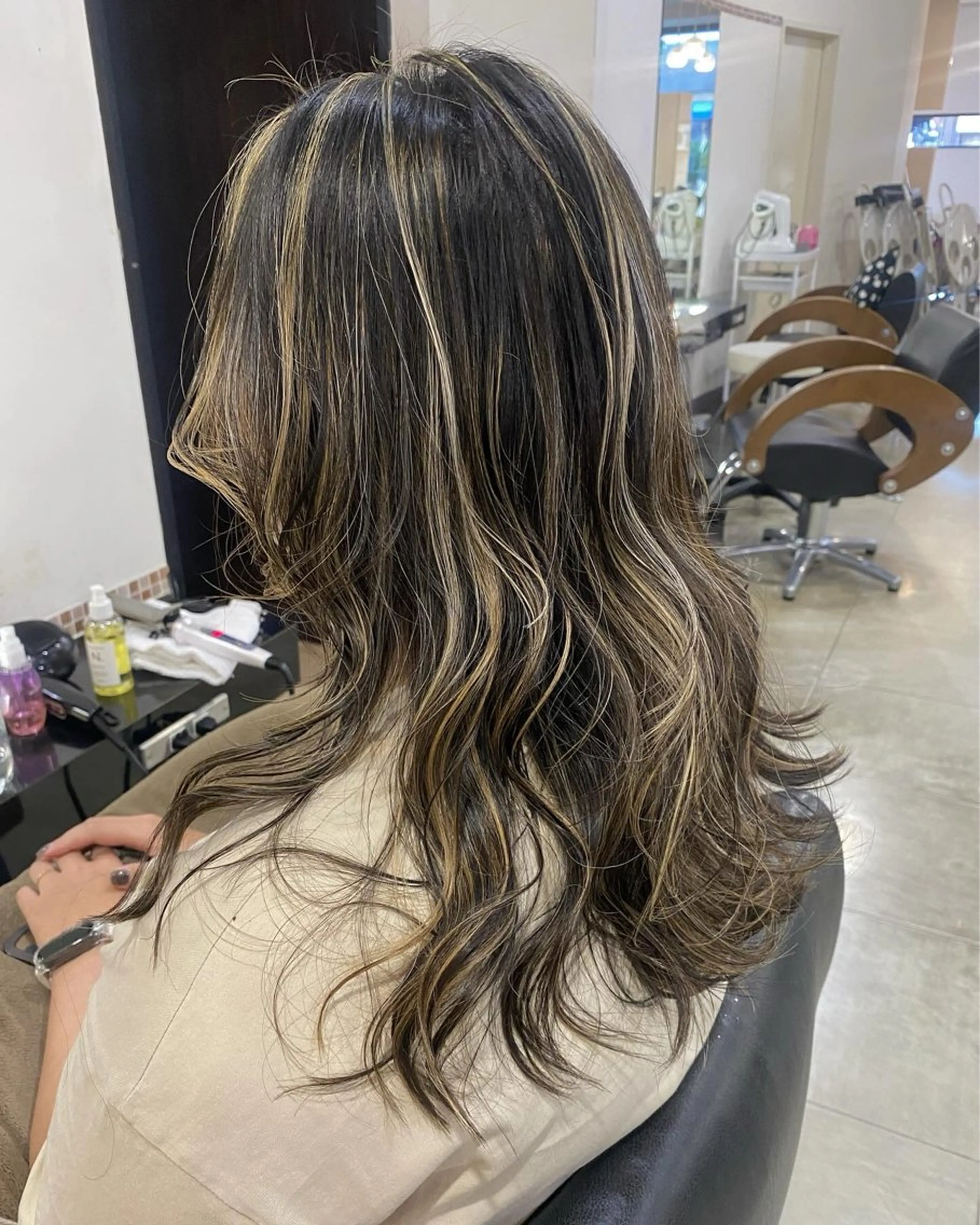 ロング カラー ヘアアレンジ ハイライトカラー ハイライト DISCOHAIRsanc（ルジャルダン町田）所属・烏山 達也のヘアスタイル