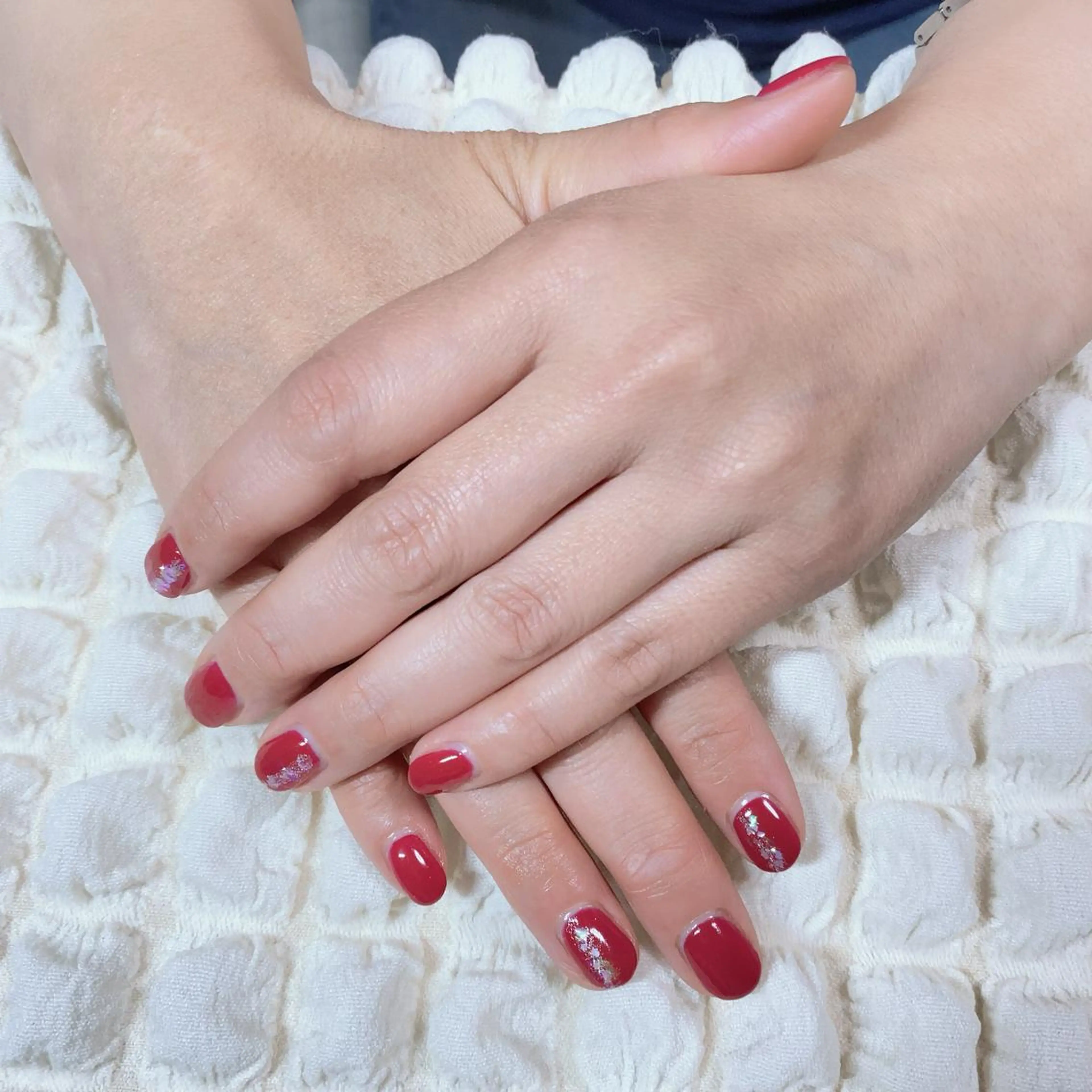 ネイル ボルドー ラメ(グリッター) ワンカラーネイル マジョリカ ブルーのネイルデザイン